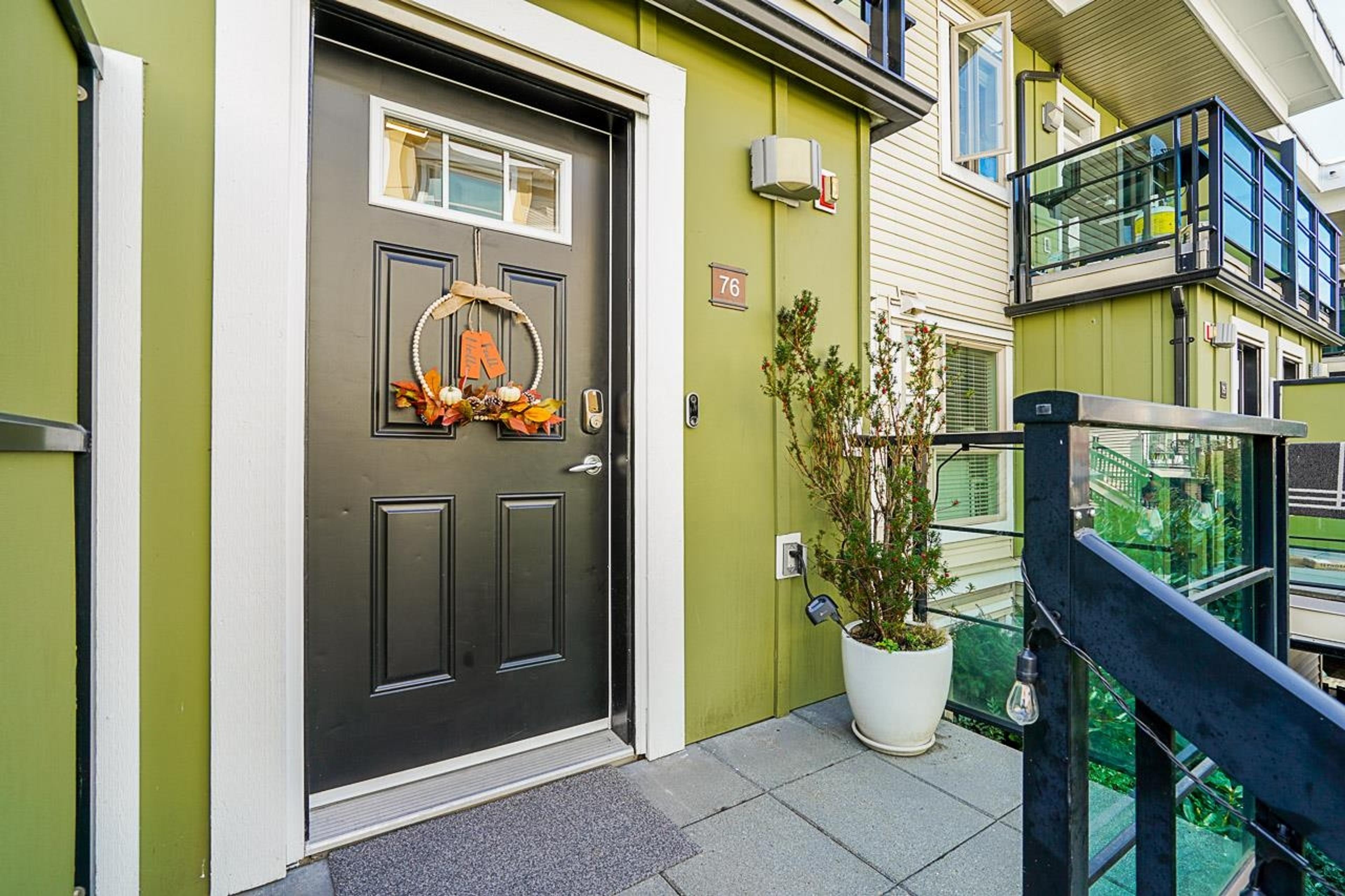 728 W 14th Street, North Vancouver - Exteriors - Photo 3