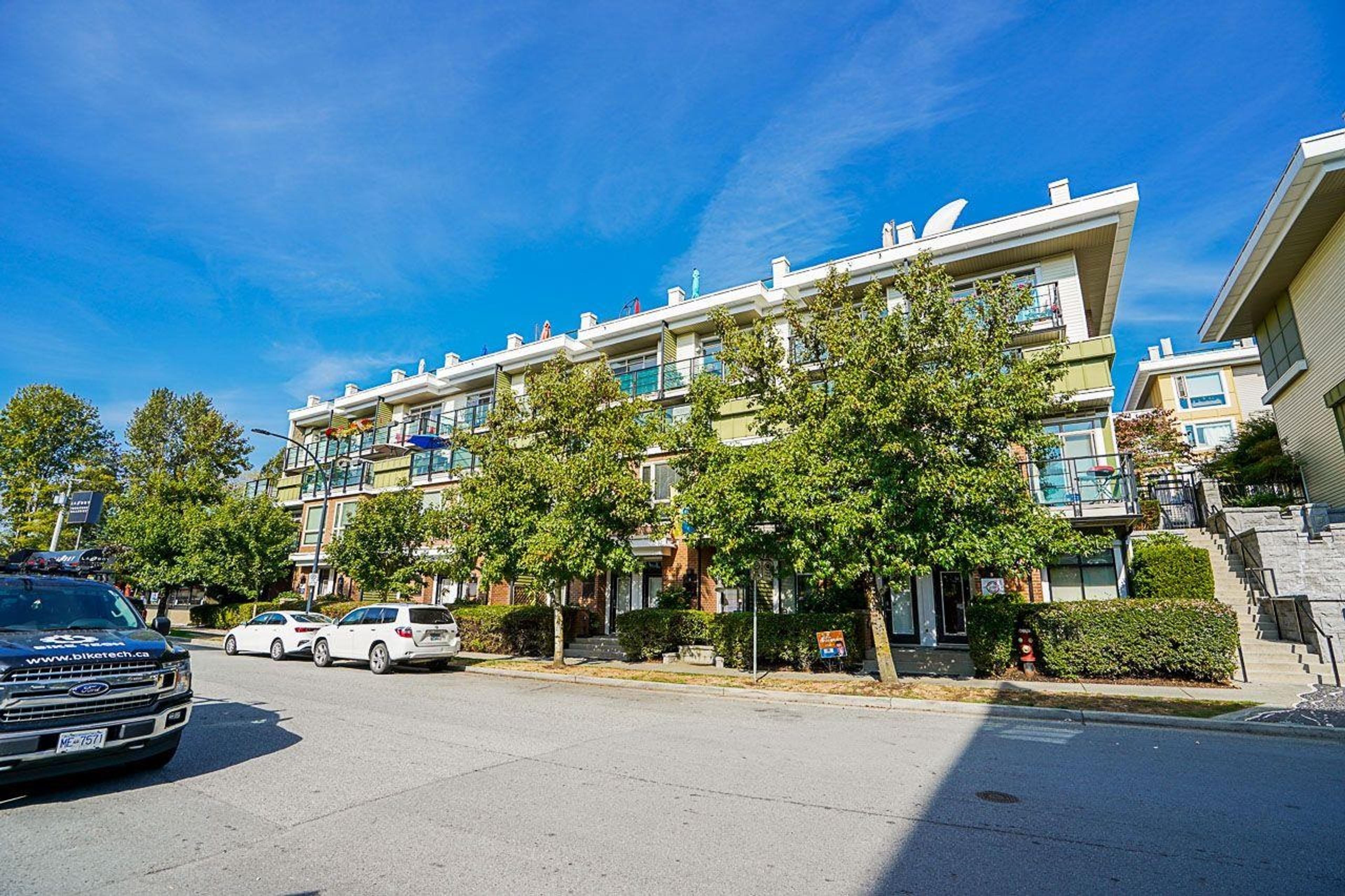 728 W 14th Street, North Vancouver - Exteriors - Full Complex View - Photo 4