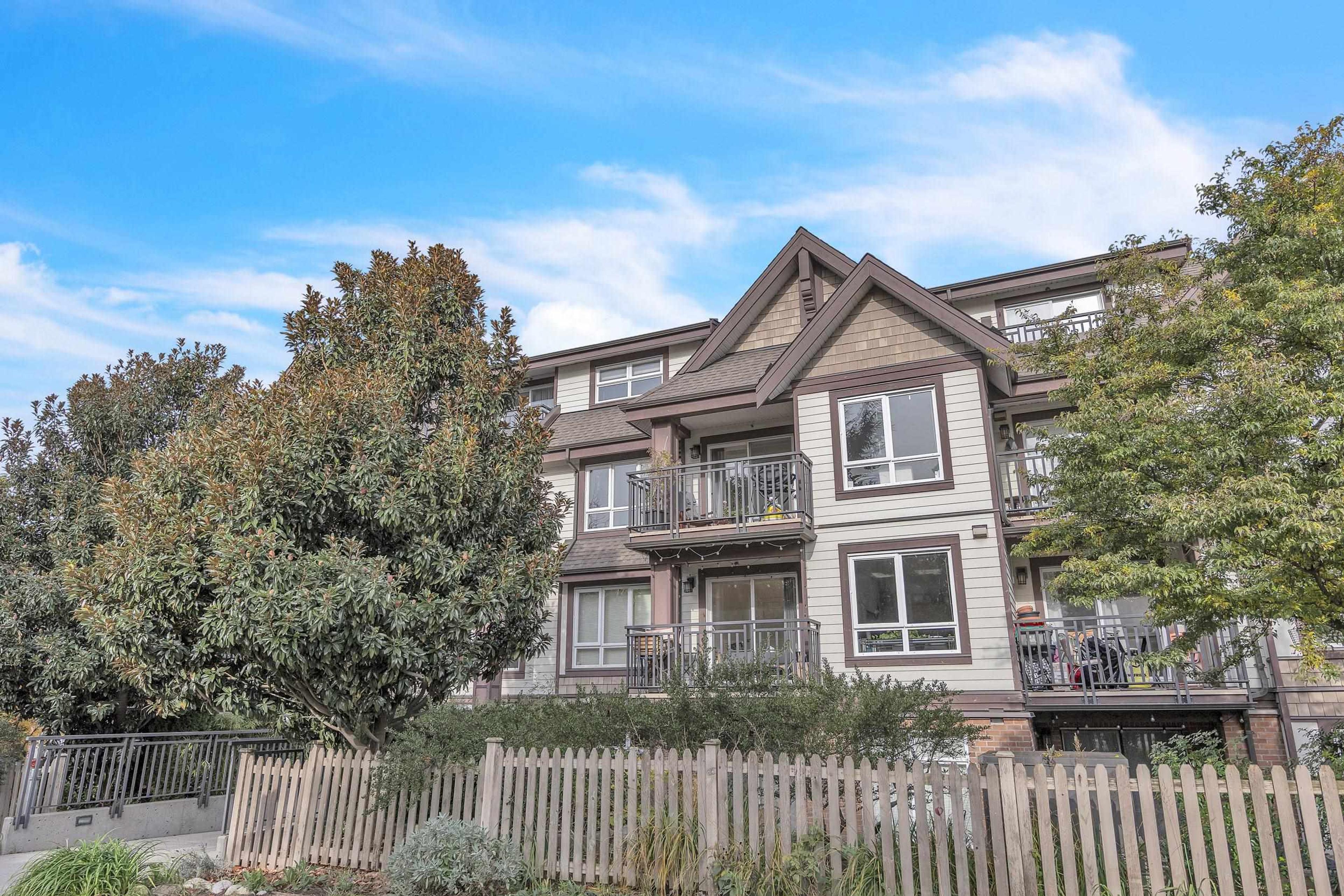 1533 E 8th Avenue, Vancouver - Exteriors - Full Complex View - Photo 1