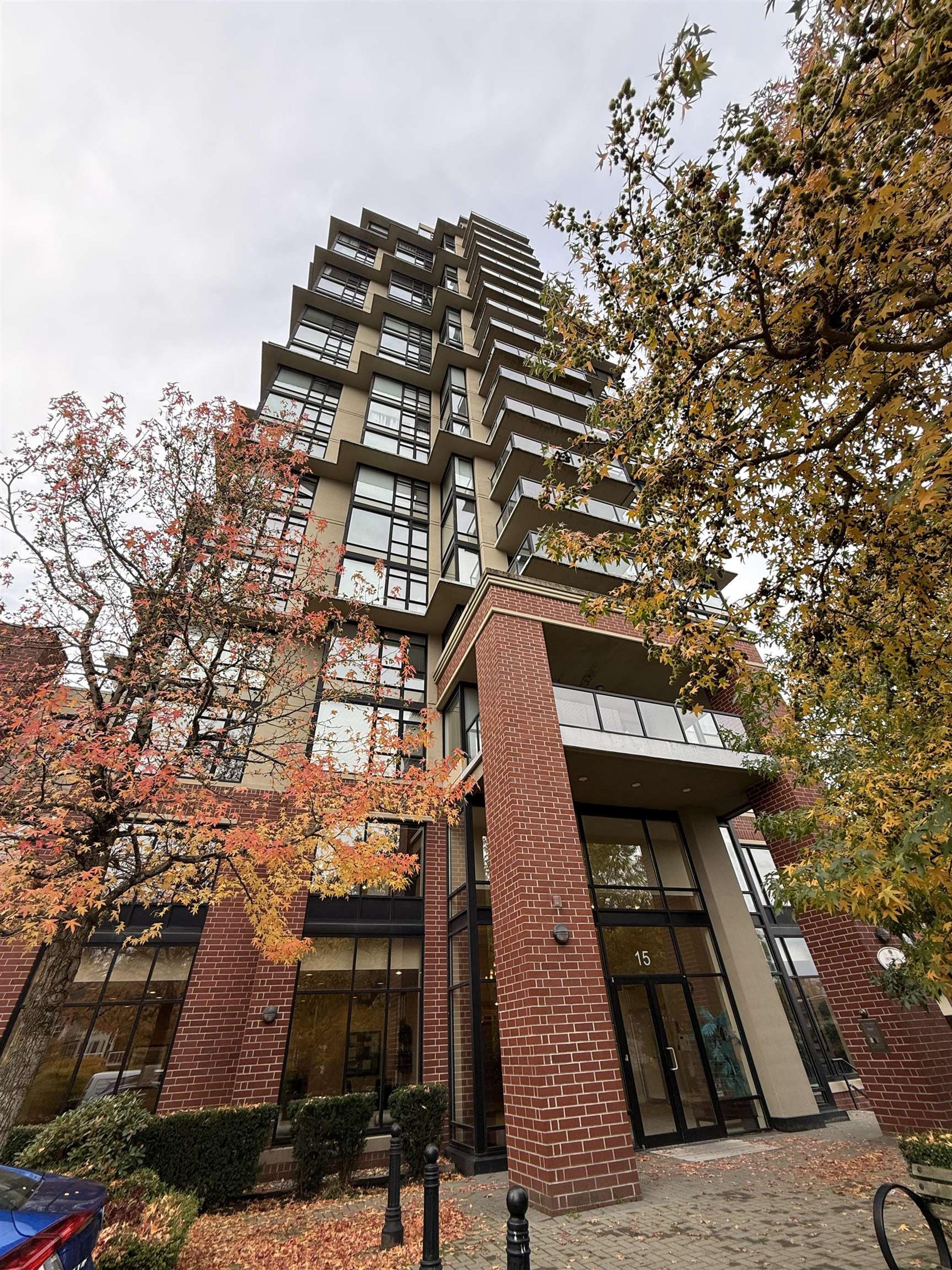 #1701 15 E ROYAL AVENUE - Main Image