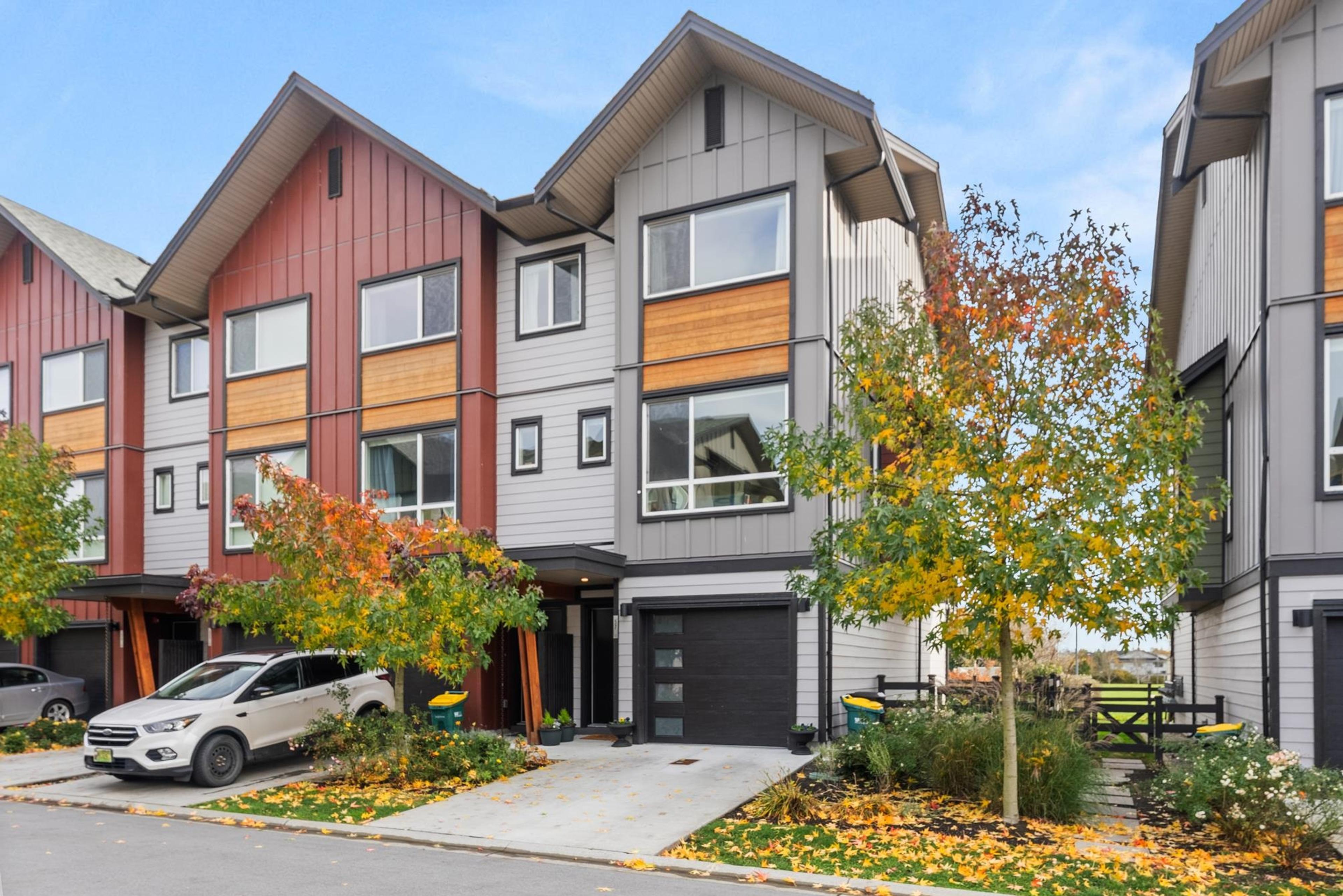 4292 Wolf Way, Tsawwassen - Exteriors - Full Complex View - Photo 3