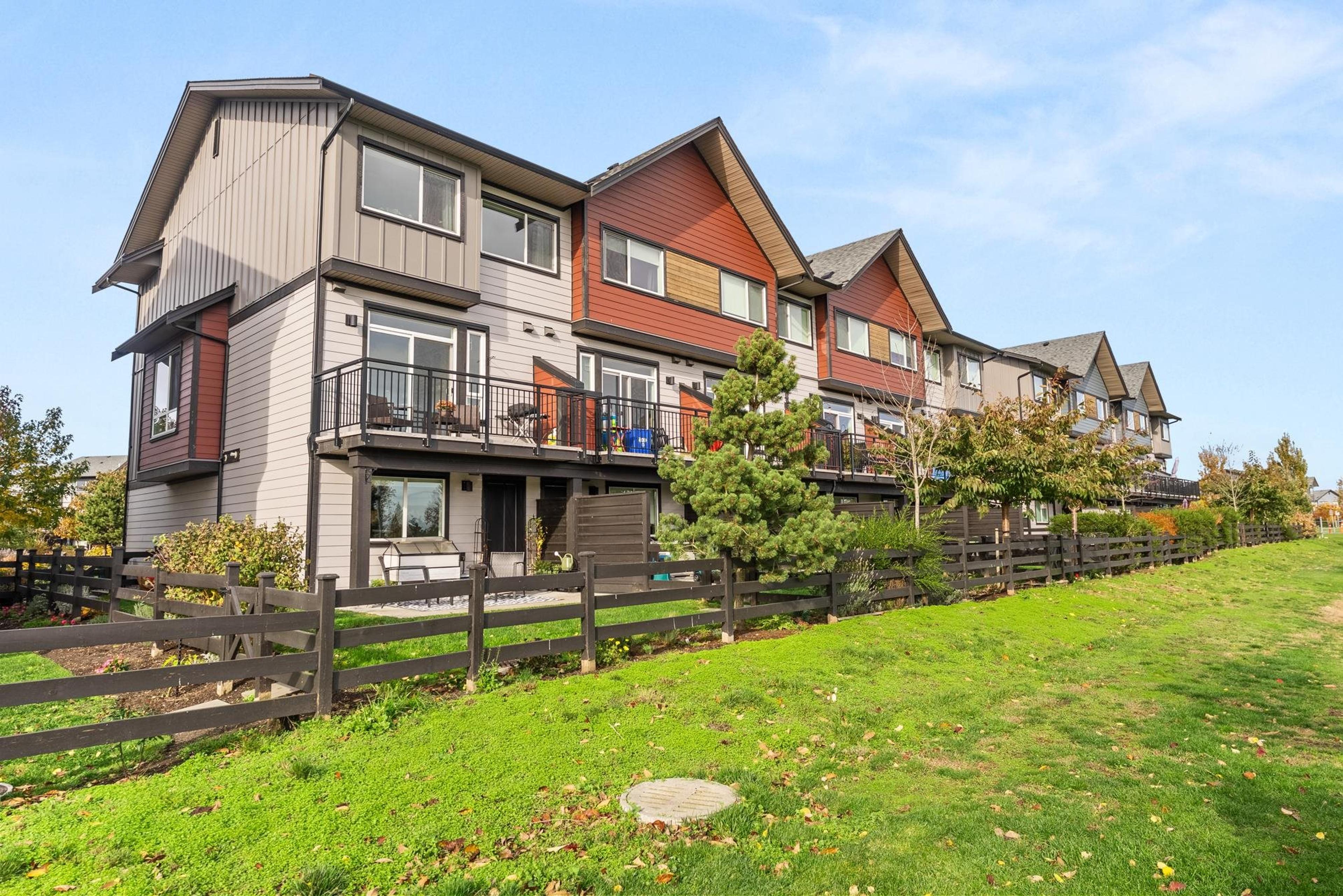 4292 Wolf Way, Tsawwassen - Exteriors - Full Complex View - Photo 4