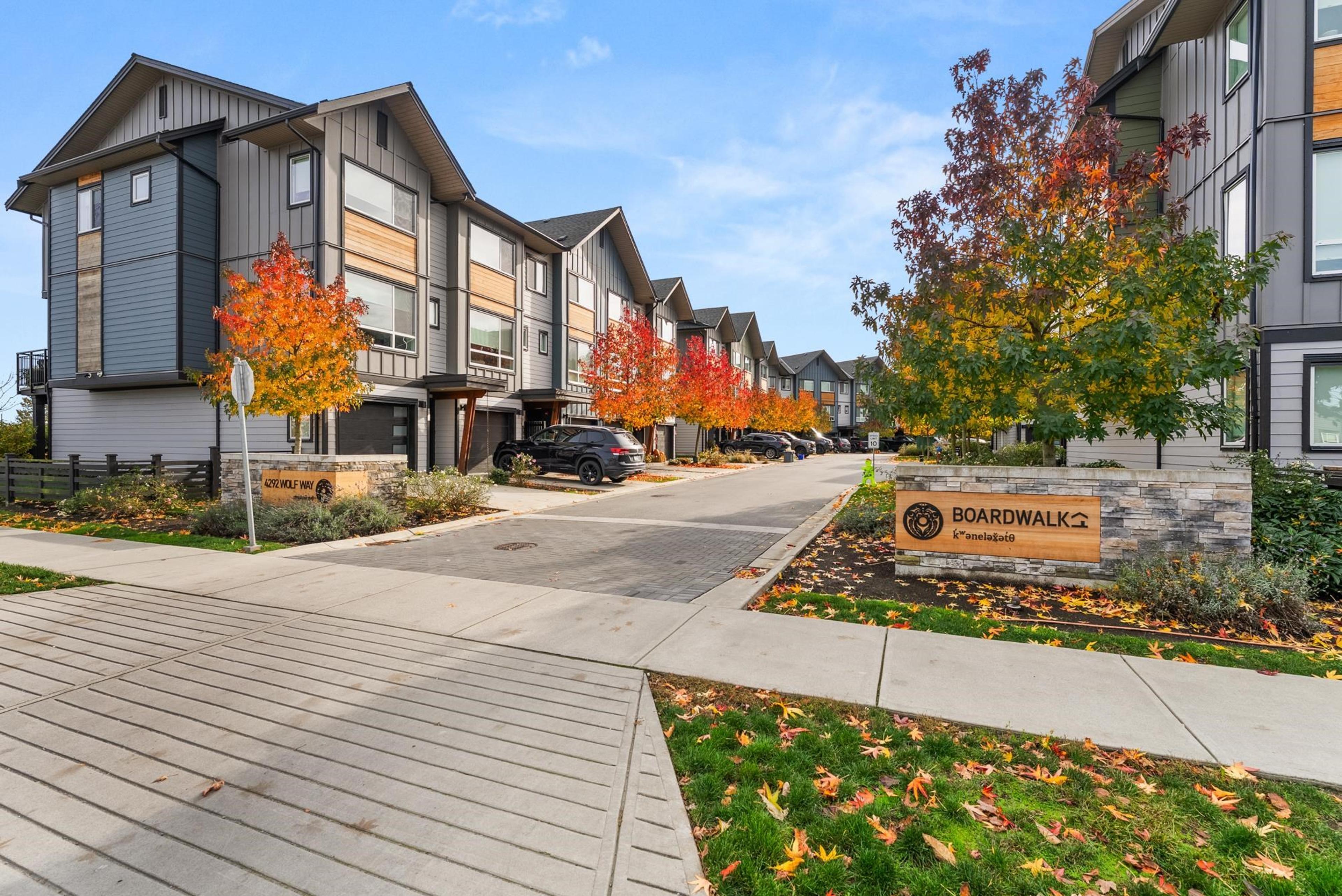 4292 Wolf Way, Tsawwassen - Exteriors - Full Complex View - Photo 5