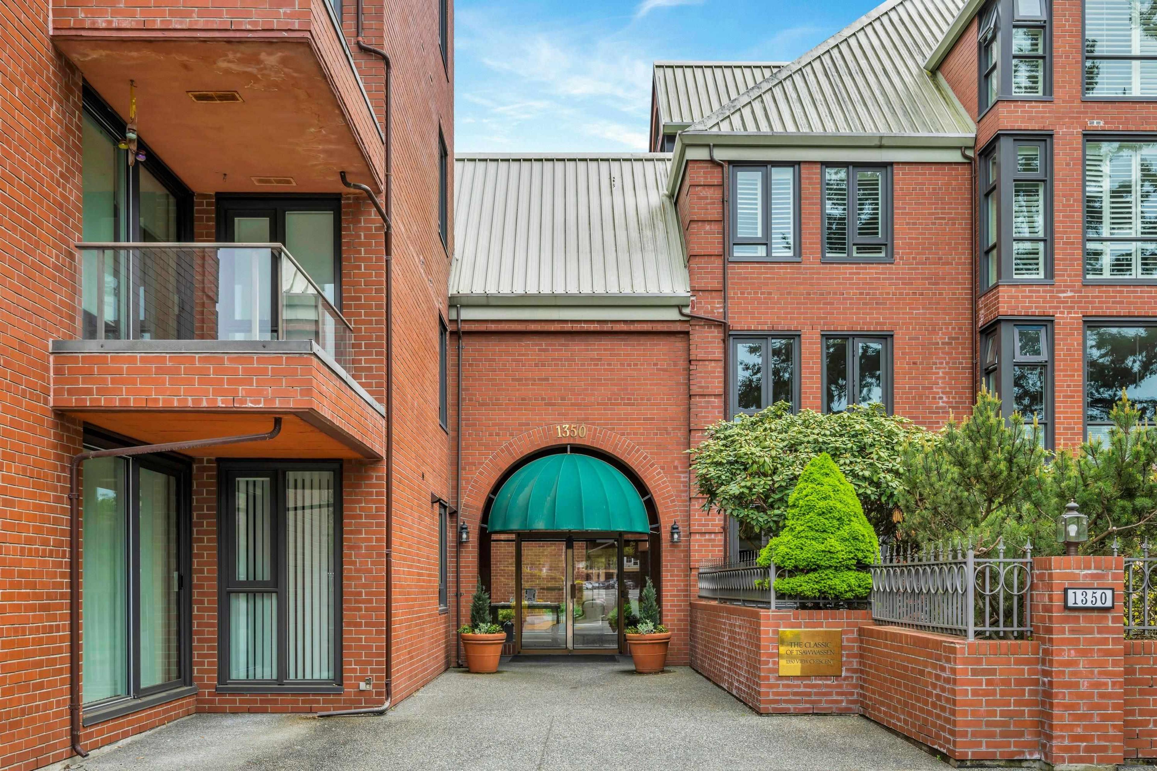 1350 View Crescent, Delta - Exteriors - Photo 2