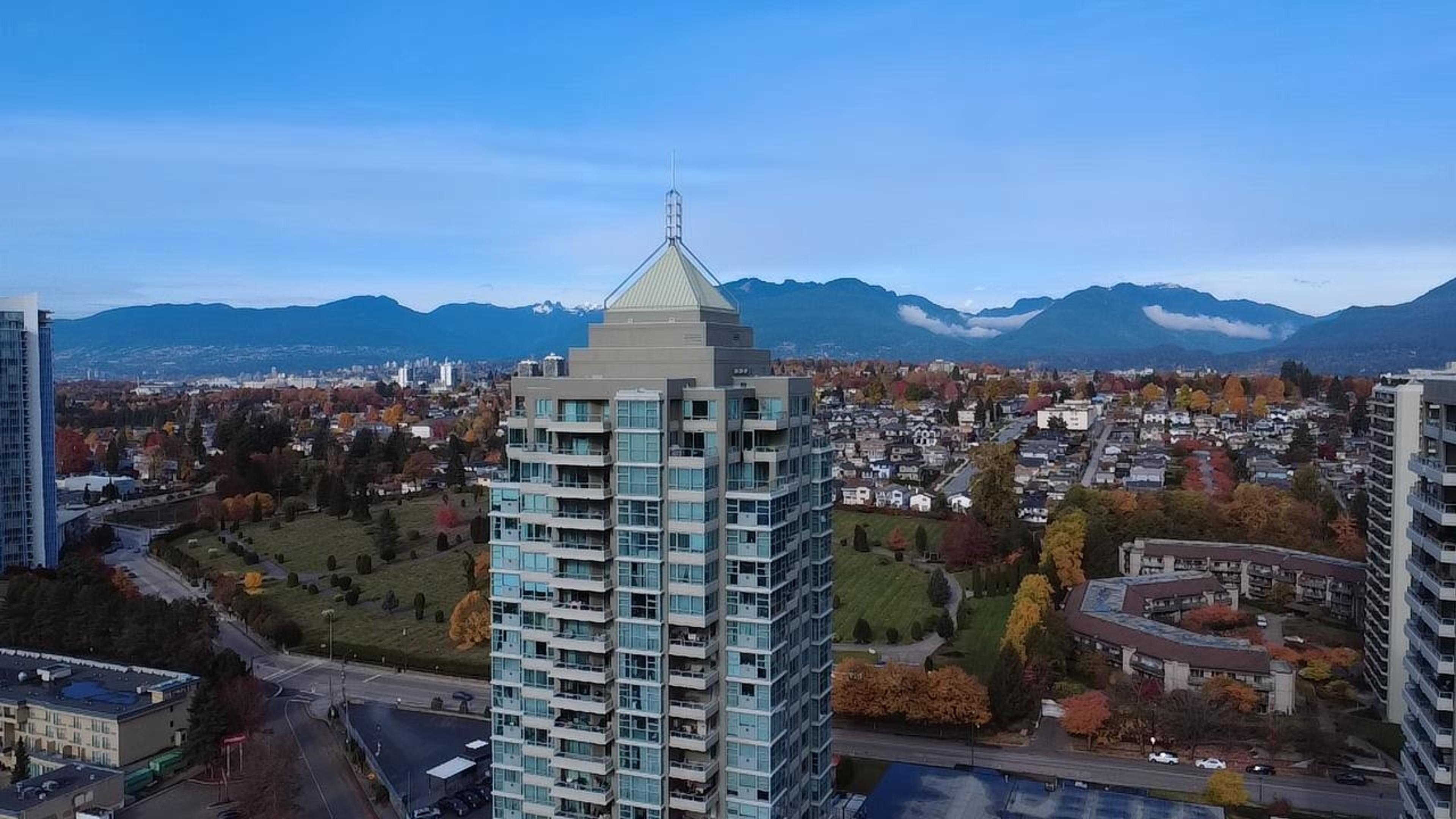 #402 2008 ROSSER AVENUE - Image 2