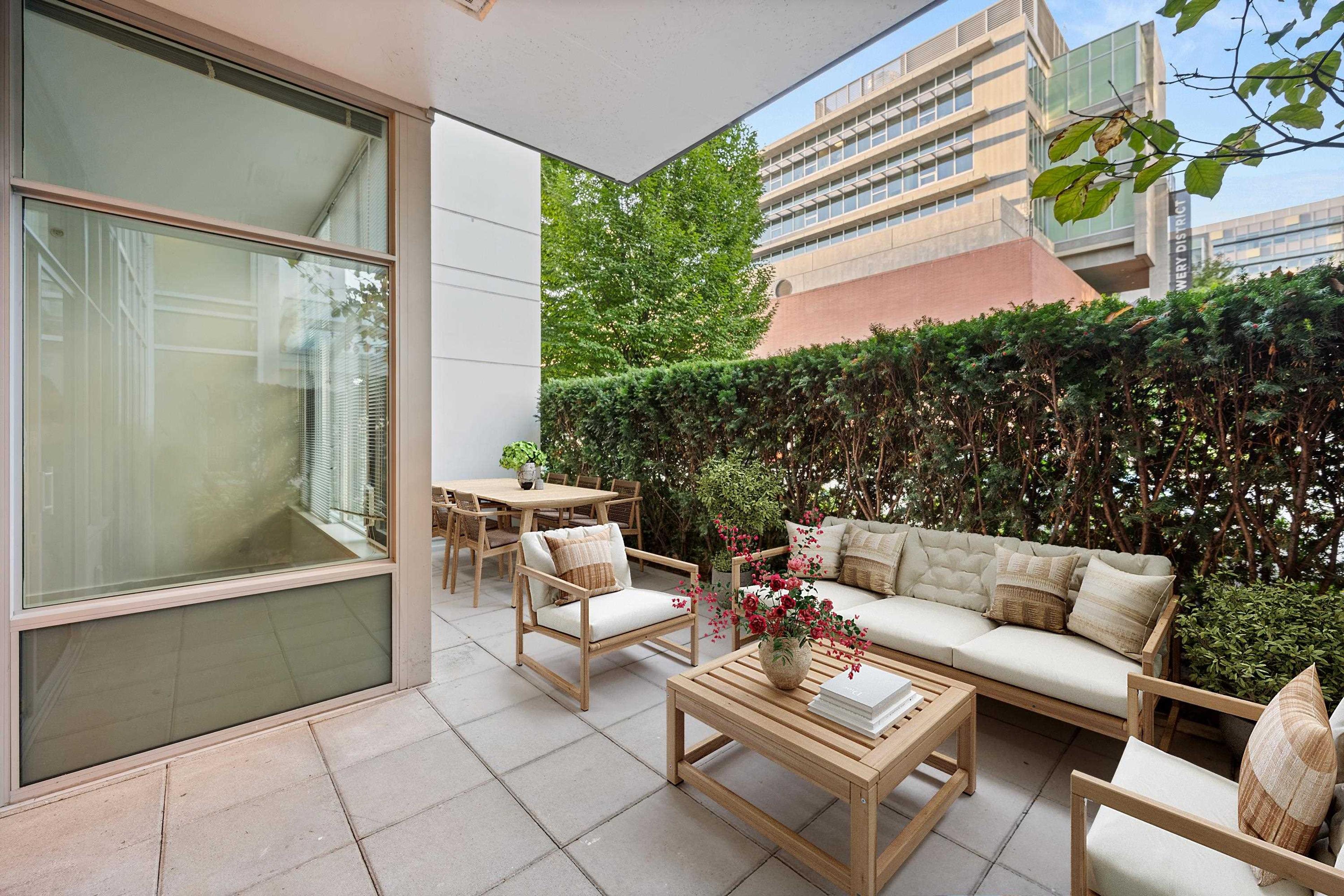 #102 200 NELSON'S CRESCENT - Image 3