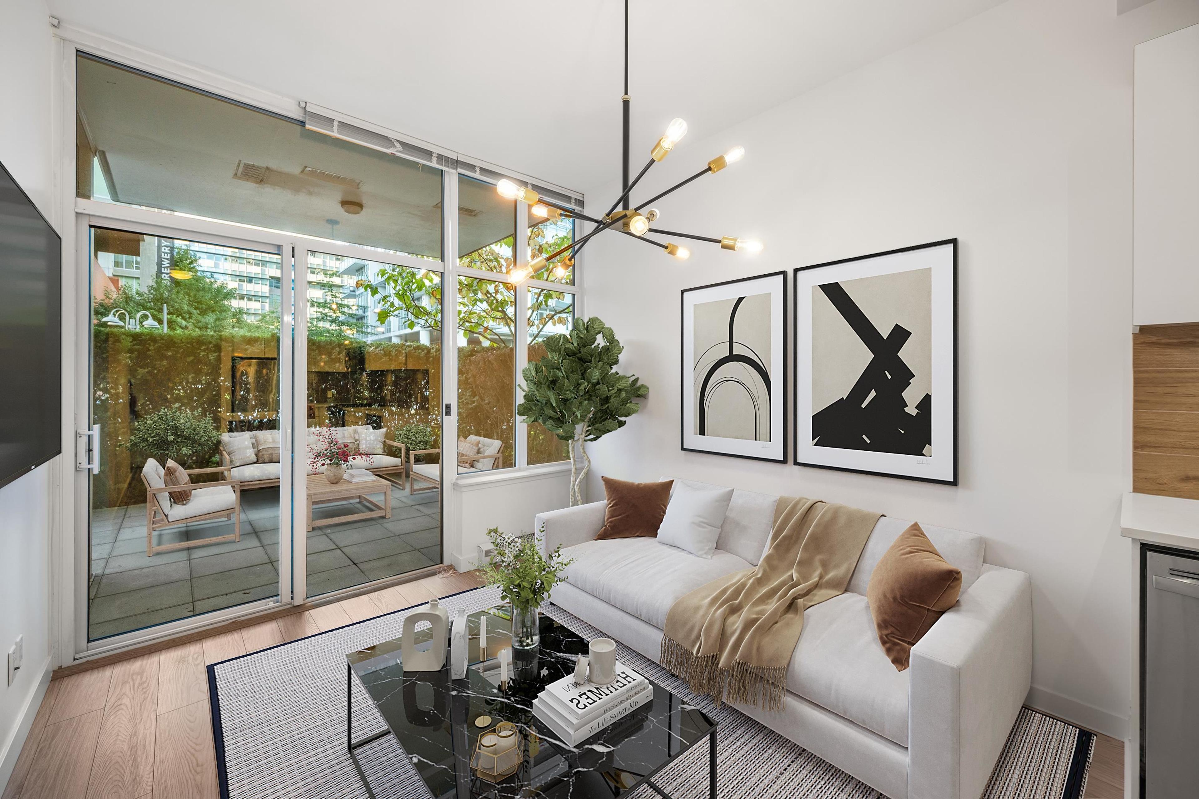 #102 200 NELSON'S CRESCENT - Main Image