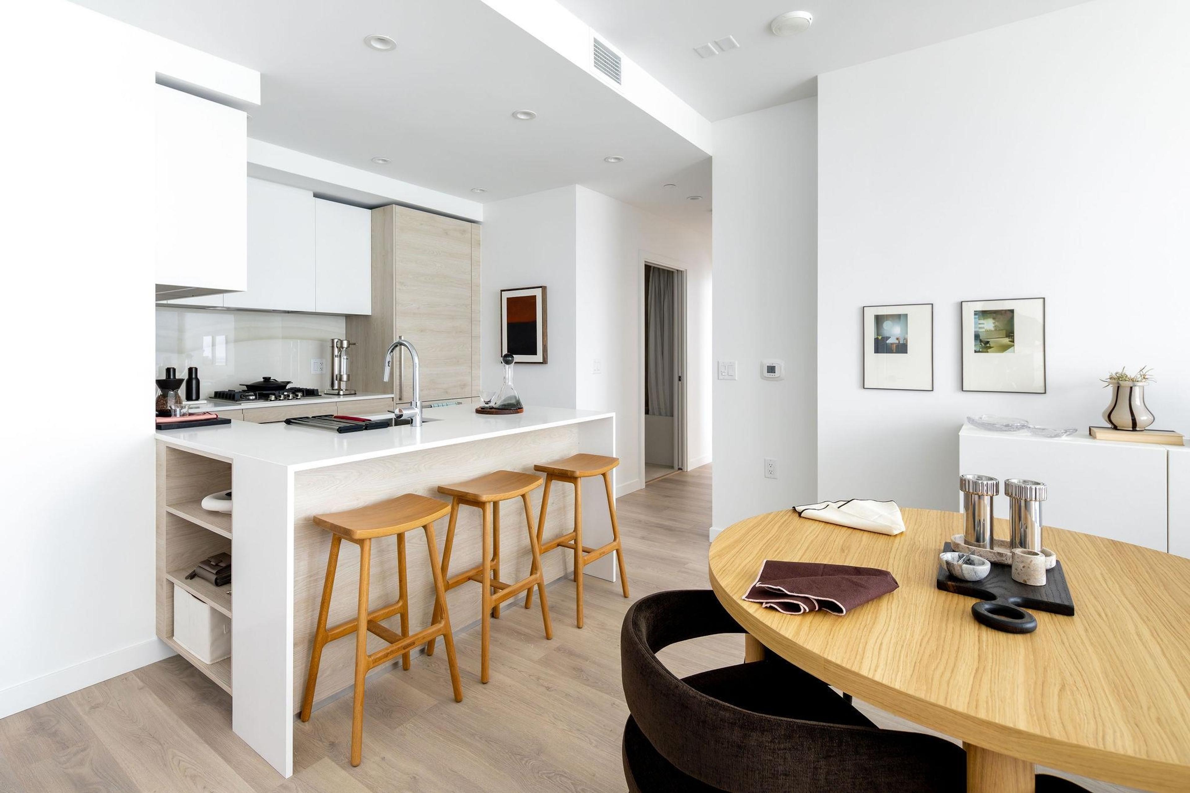 #2806 660 QUAYSIDE DRIVE - Image 2