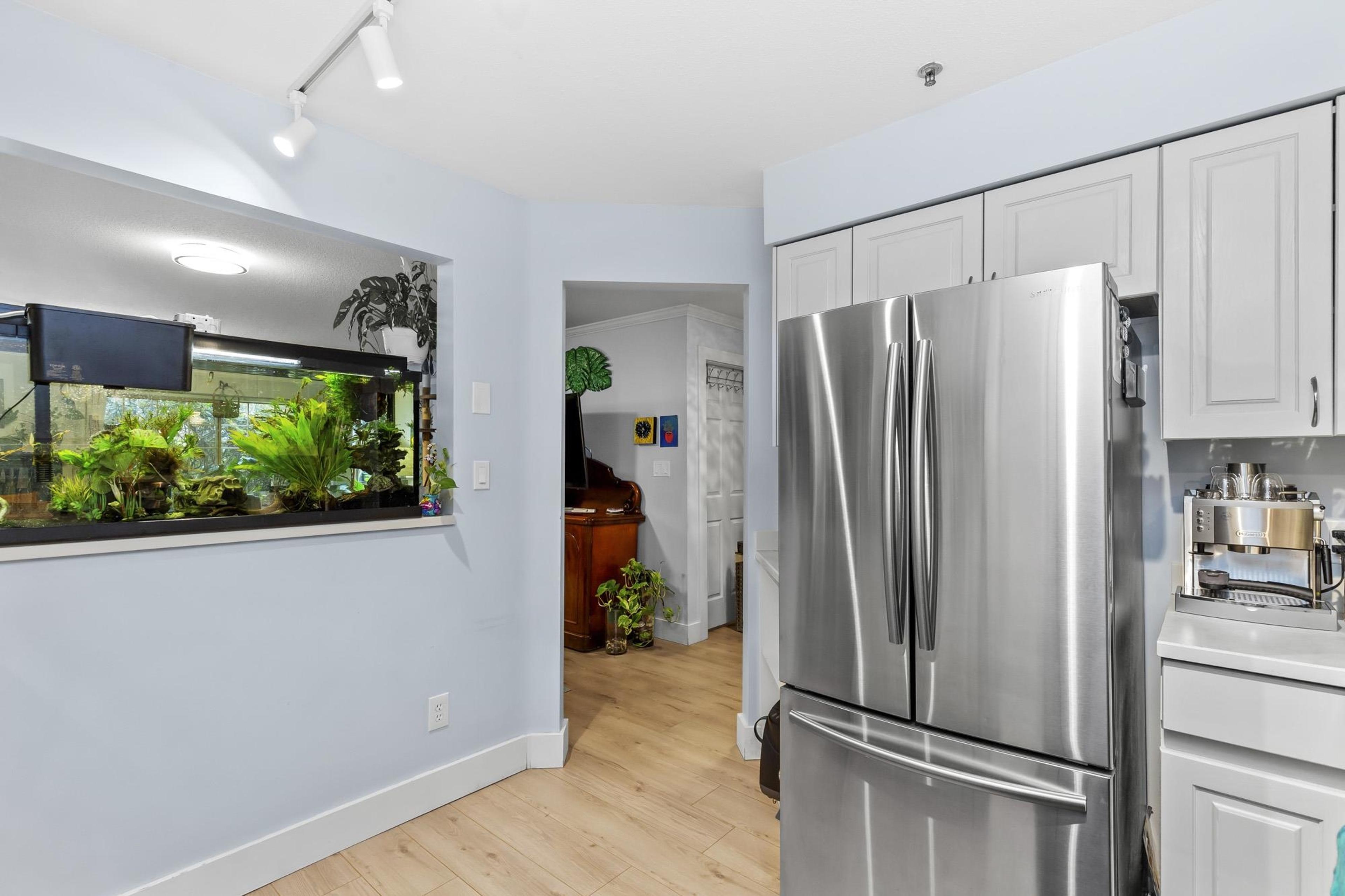 #106 1955 SUFFOLK AVENUE - Image 2