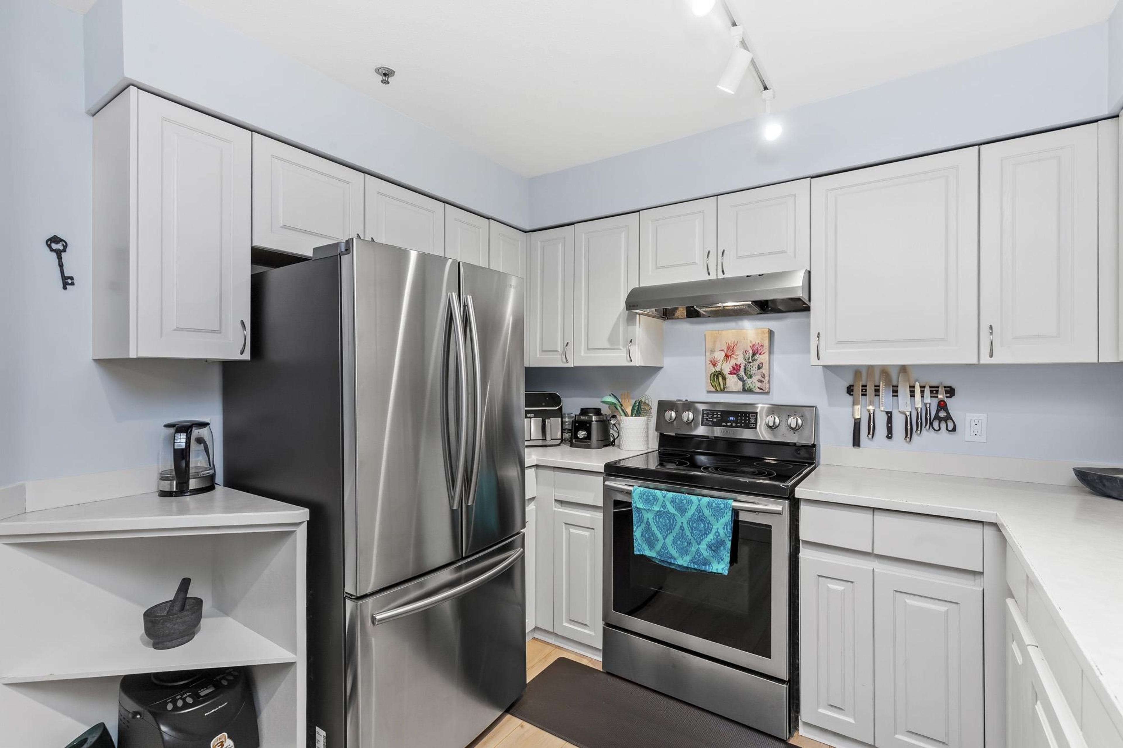 #106 1955 SUFFOLK AVENUE - Image 3