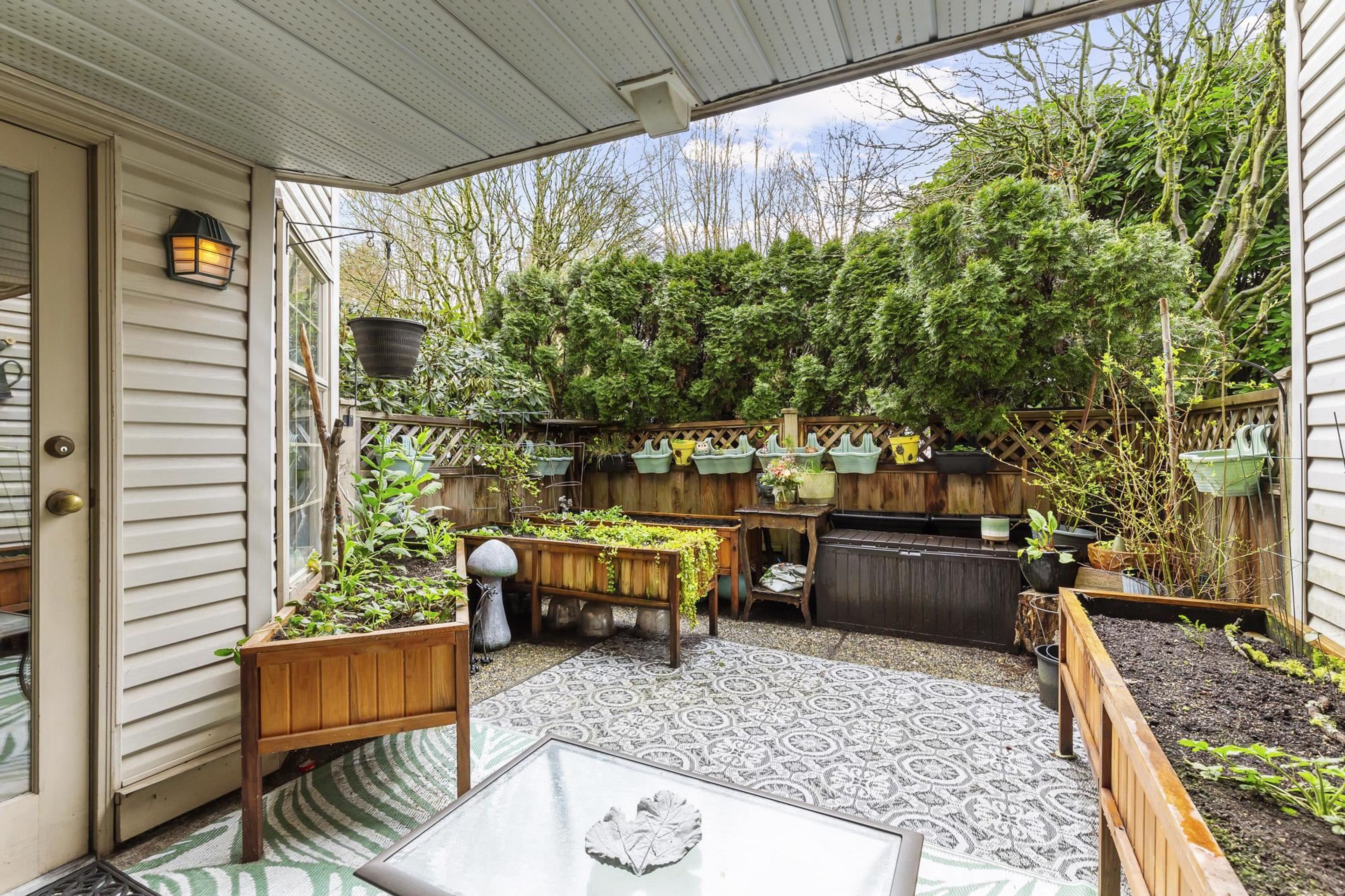 #106 1955 SUFFOLK AVENUE - Main Image