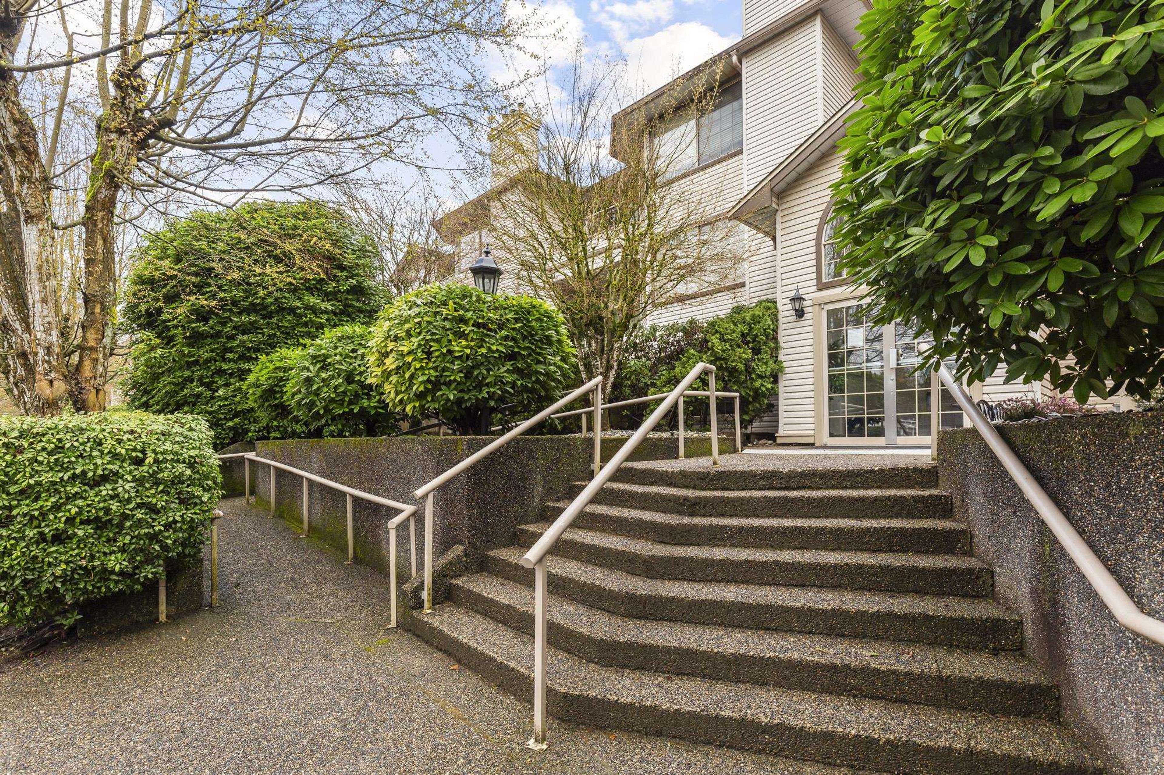 1955 Suffolk Avenue, Port Coquitlam - Exteriors - Photo 6