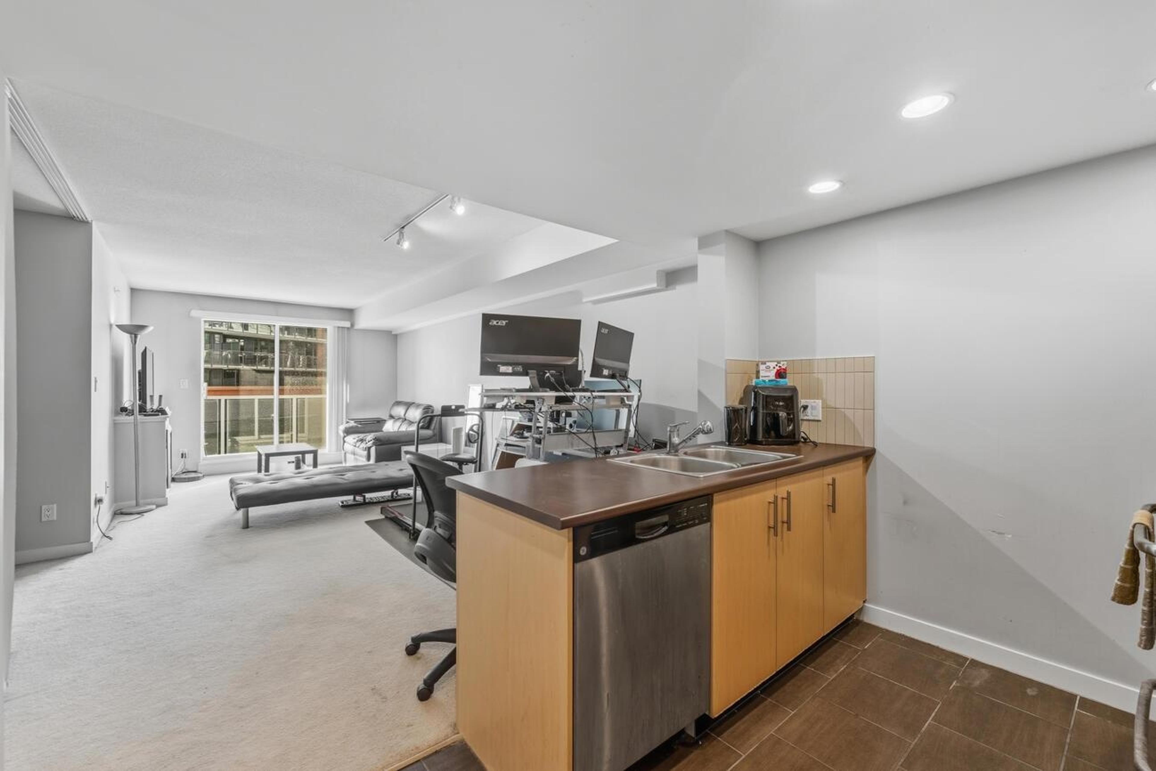 #810 200 KEARY STREET - Image 2