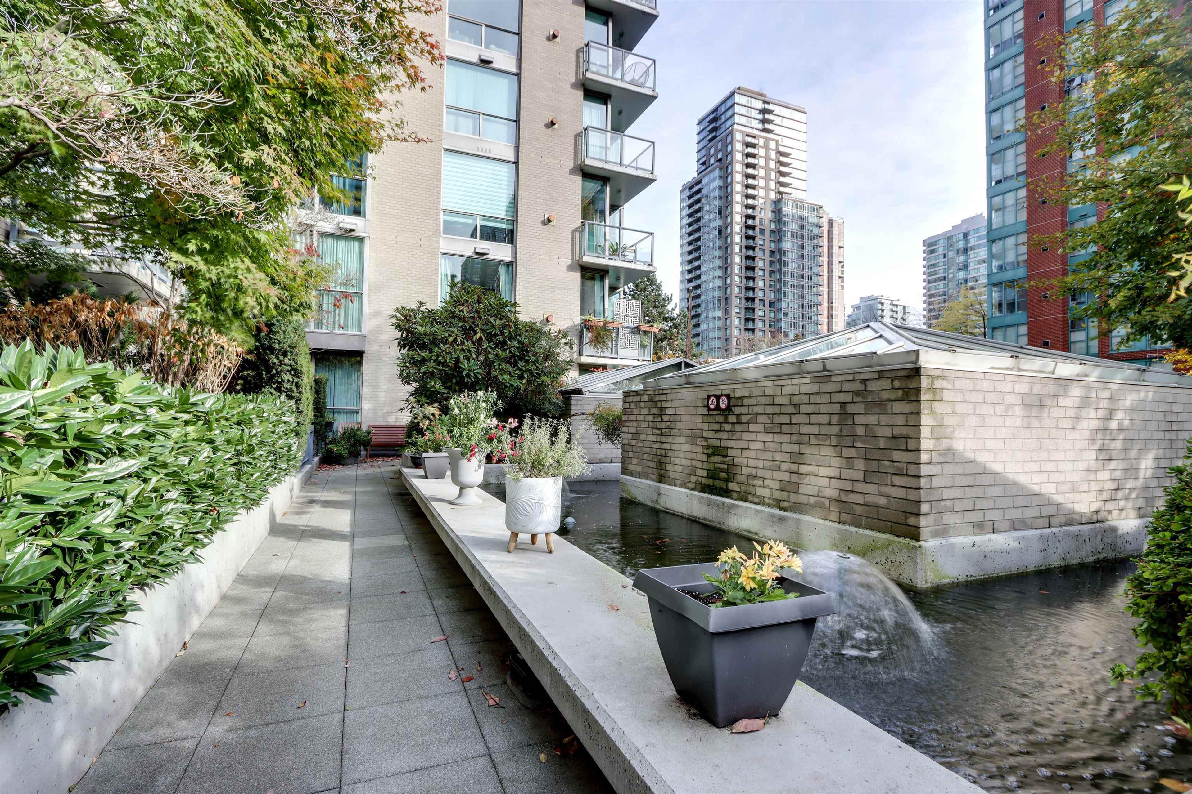 928 Richards Street, Vancouver - Exteriors - Photo 6