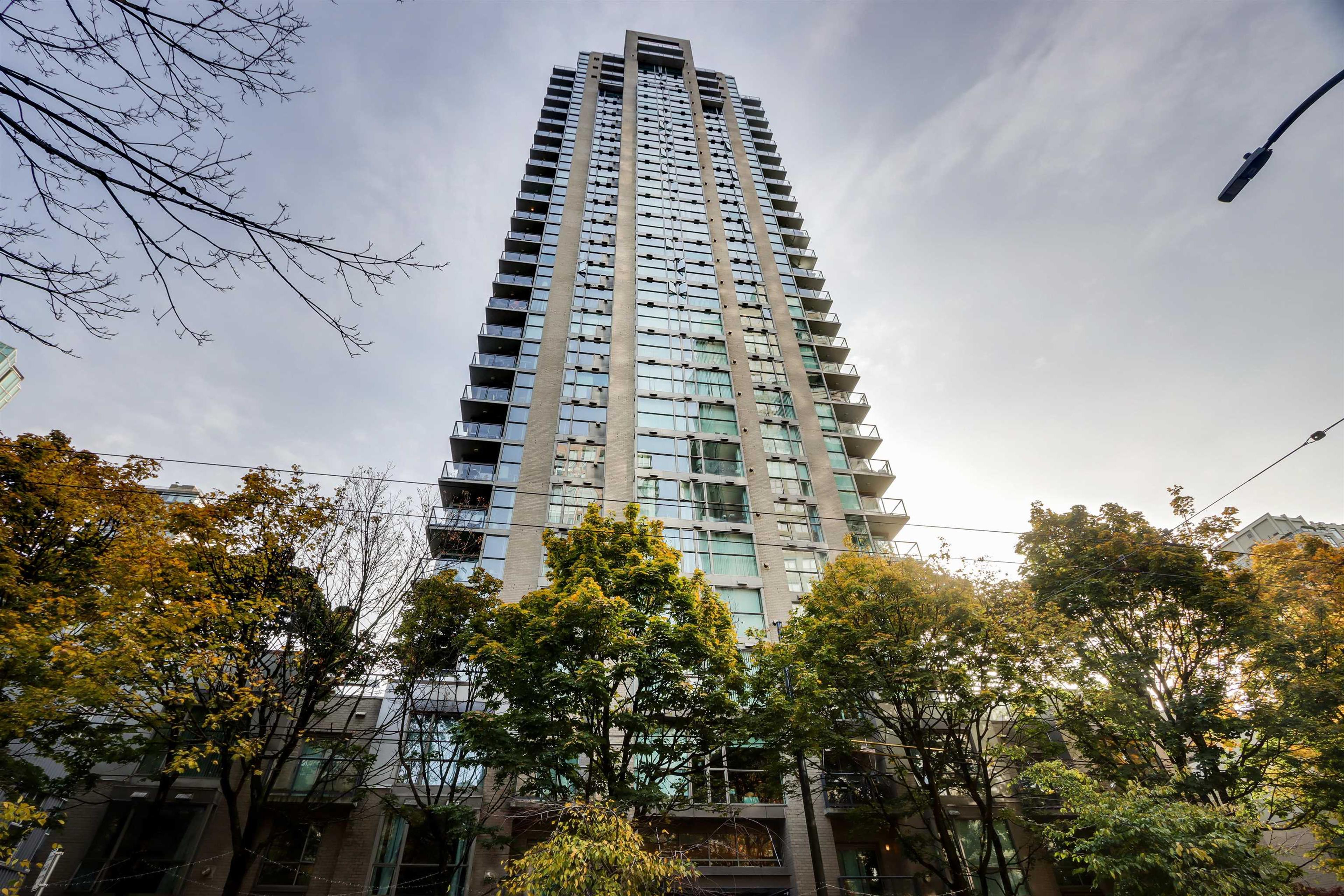 928 Richards Street, Vancouver - Exteriors - Photo 8