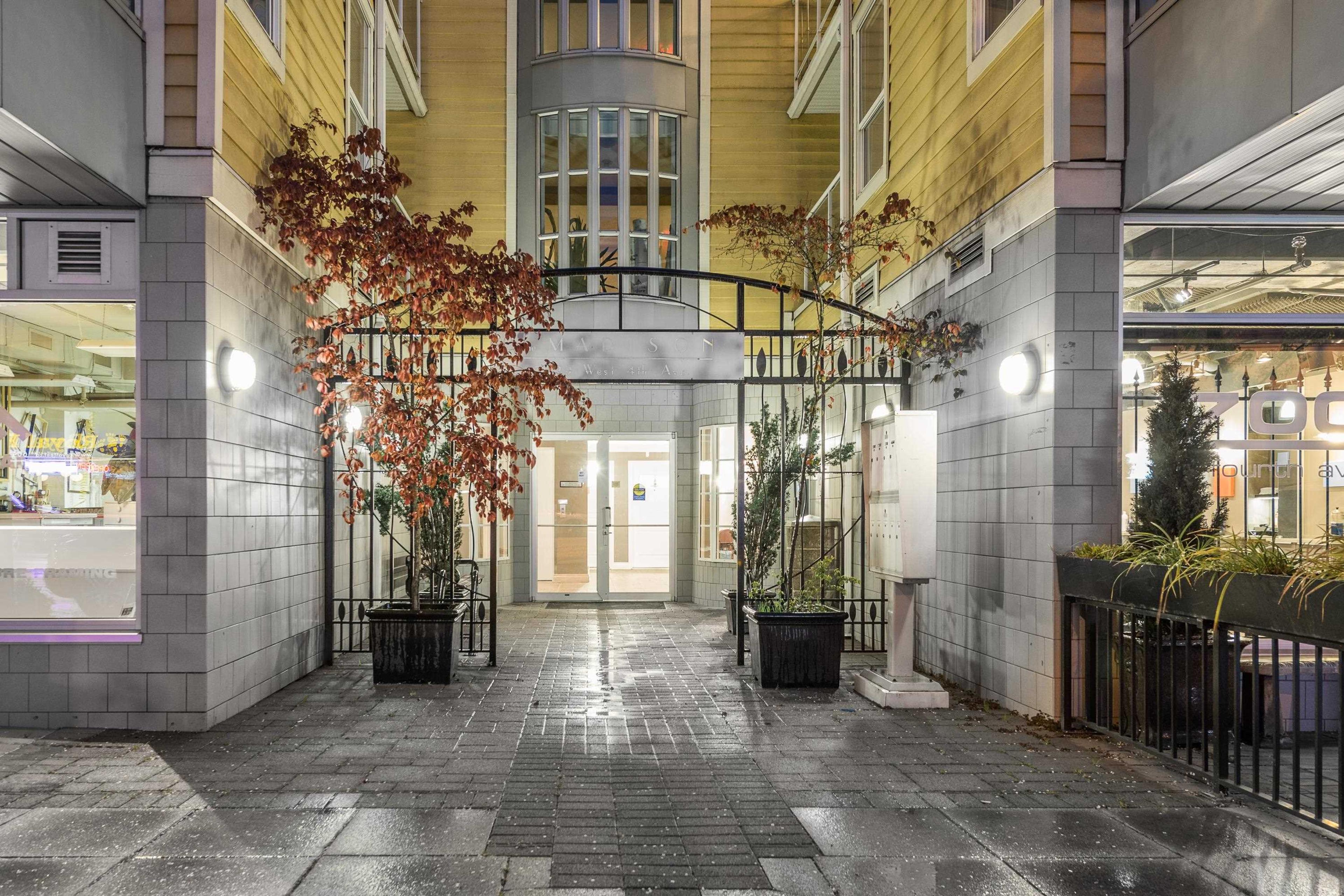 2929 W 4th Avenue, Vancouver - Exteriors - Photo 1