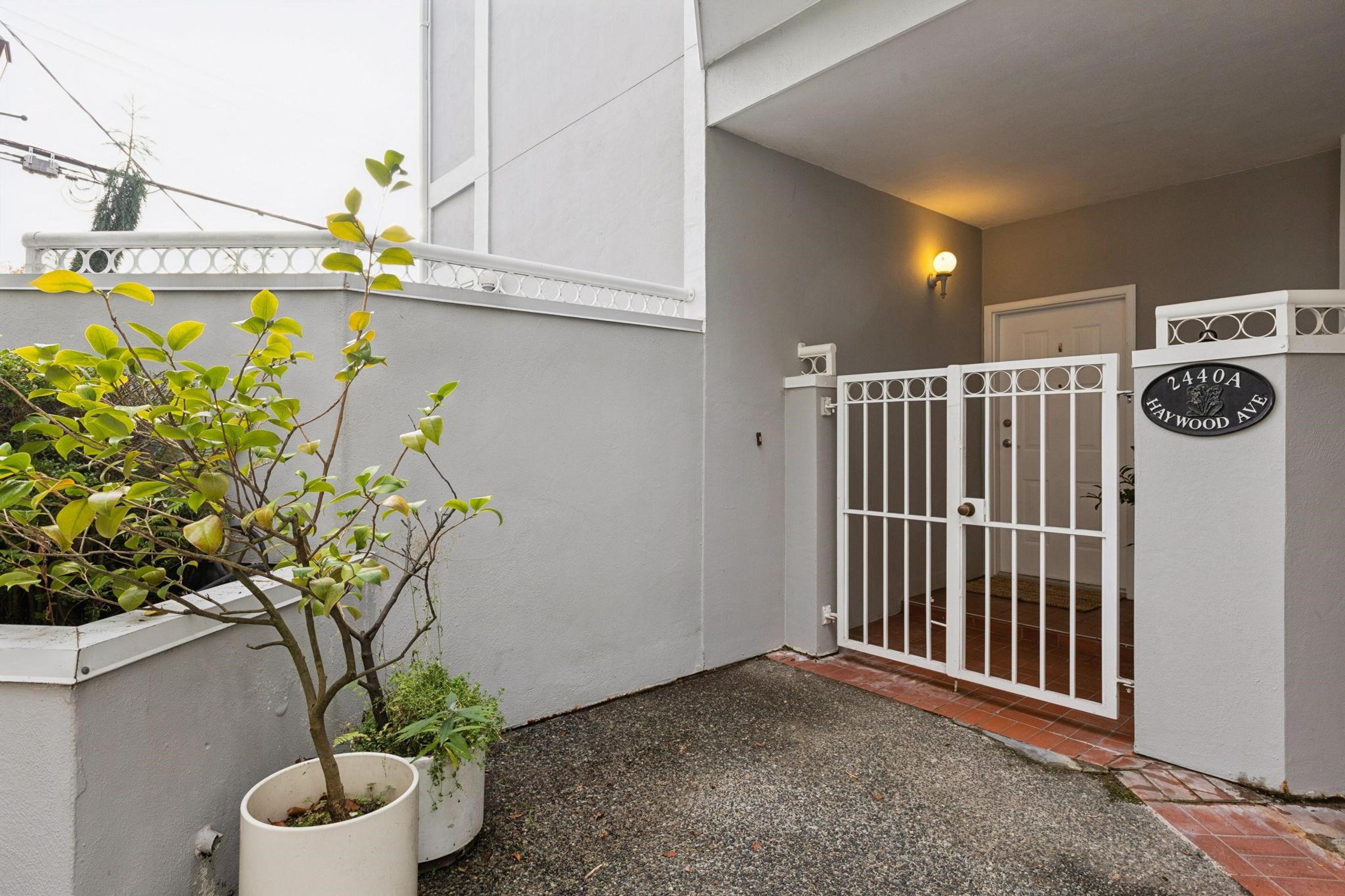 2440 Haywood Avenue, West Vancouver - Exteriors - Photo 1