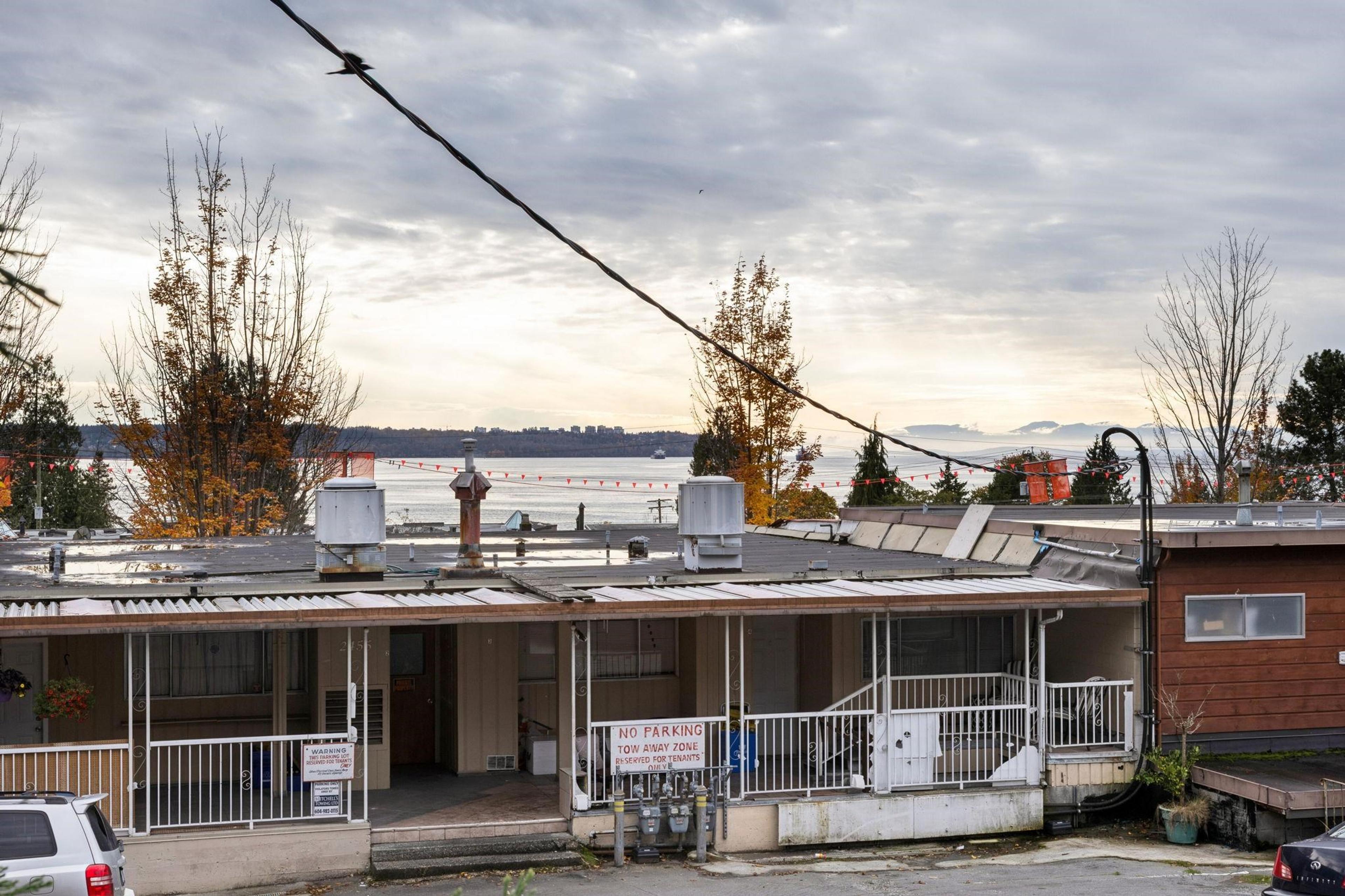2440 Haywood Avenue, West Vancouver - Exteriors - Photo 2