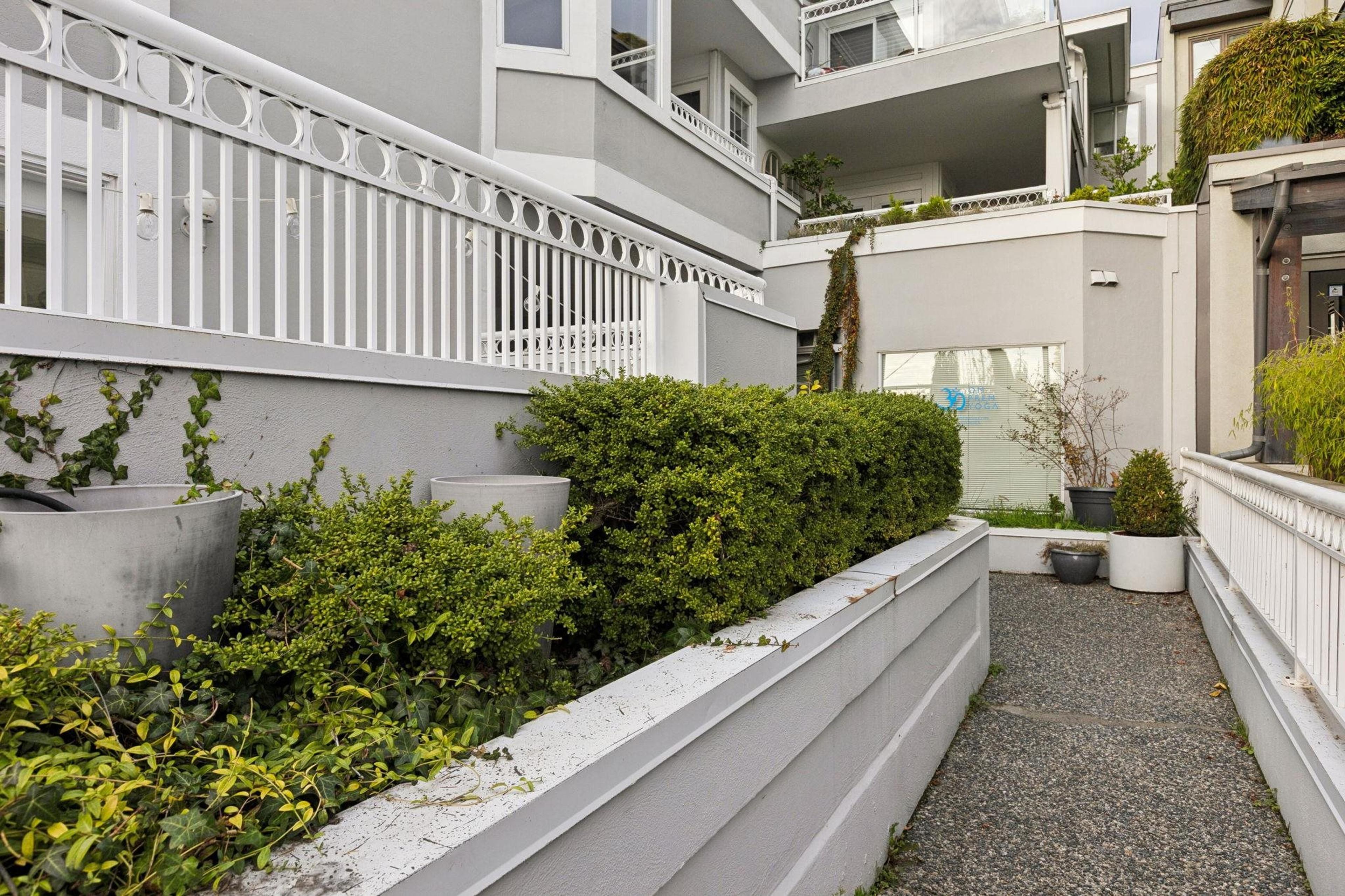 2440 Haywood Avenue, West Vancouver - Exteriors - Photo 3