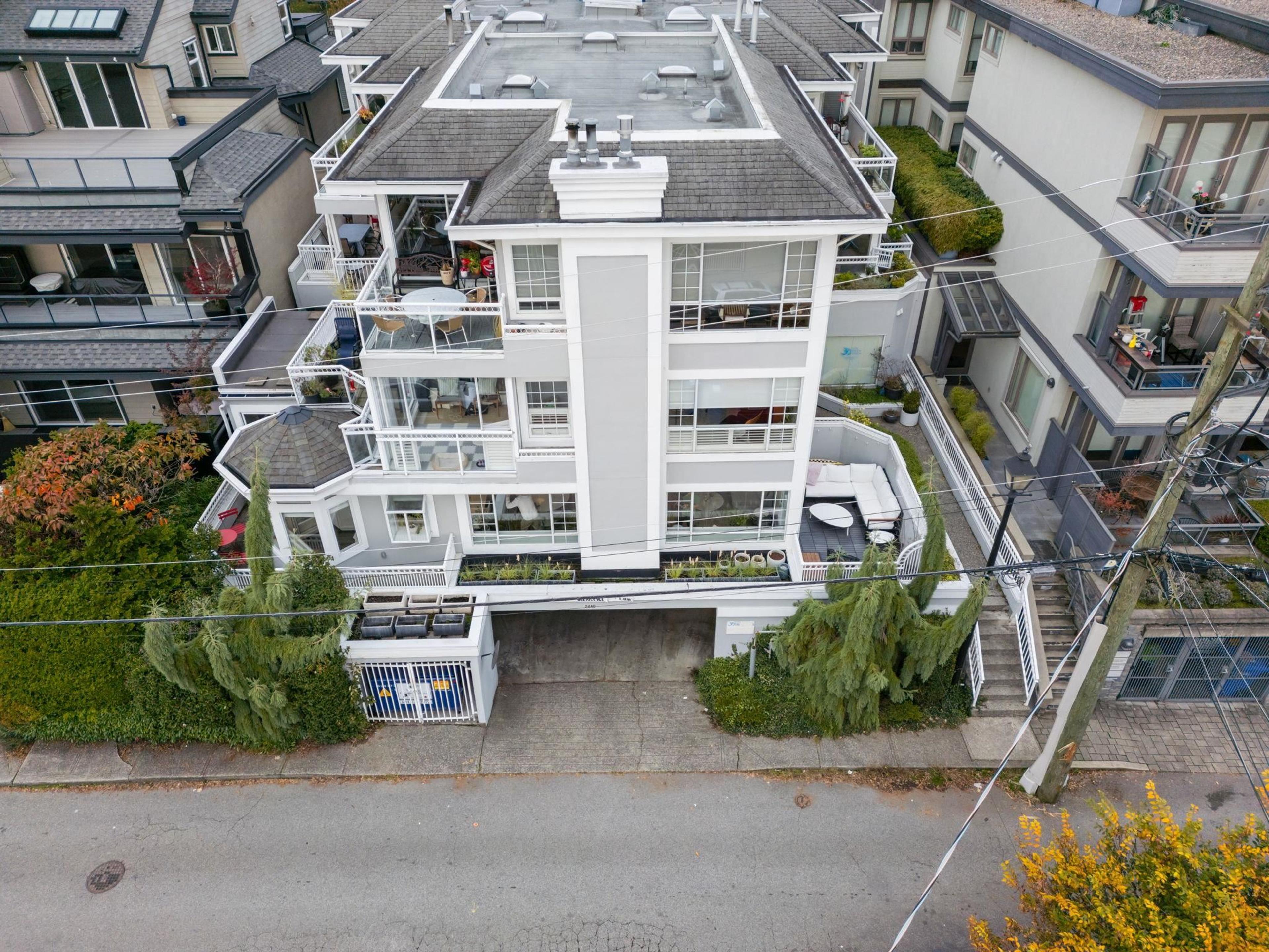 2440 Haywood Avenue, West Vancouver - Exteriors - Drone/Aerial View - Photo 4