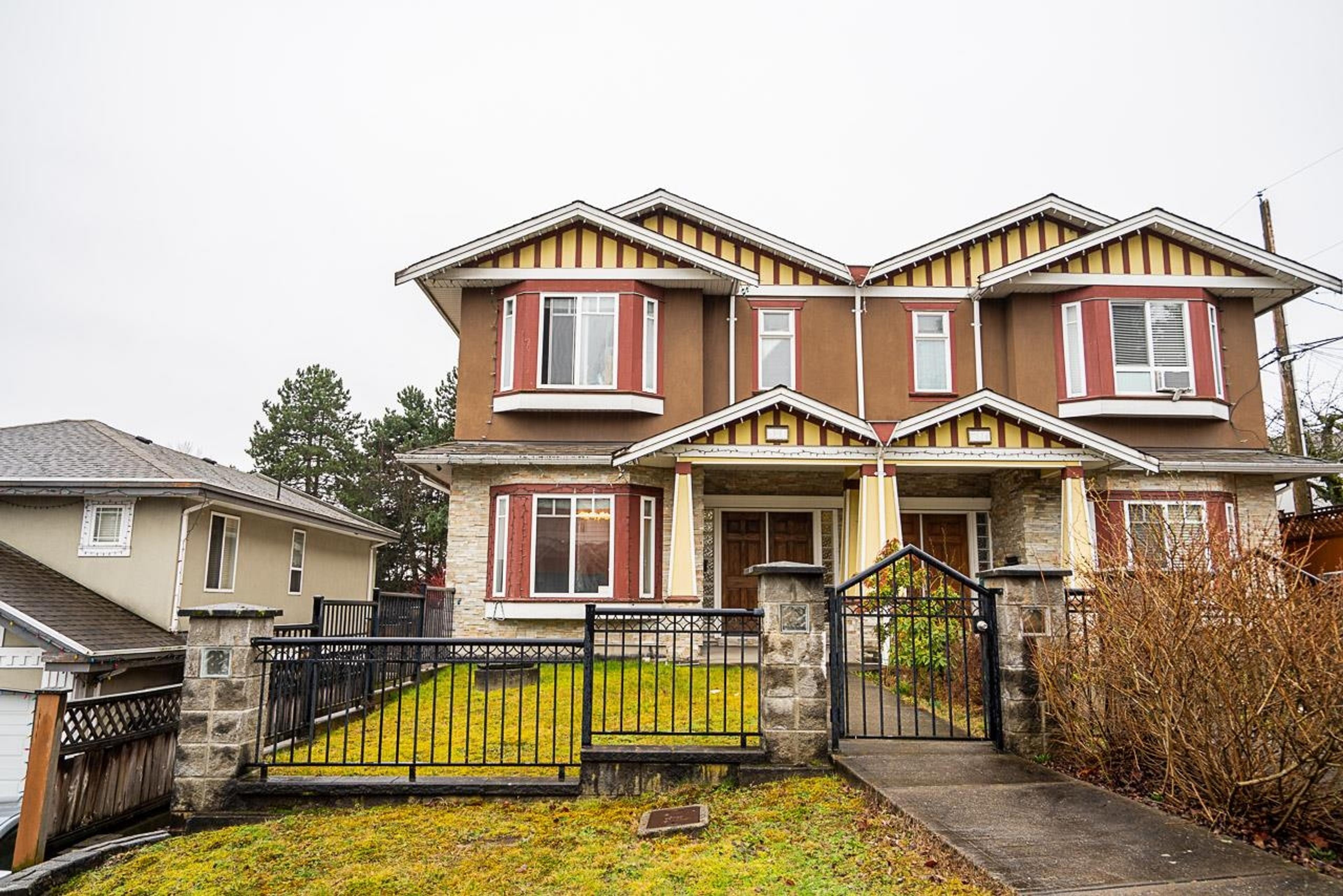 Sixteen Street, New Westminster - Exteriors - Photo 1