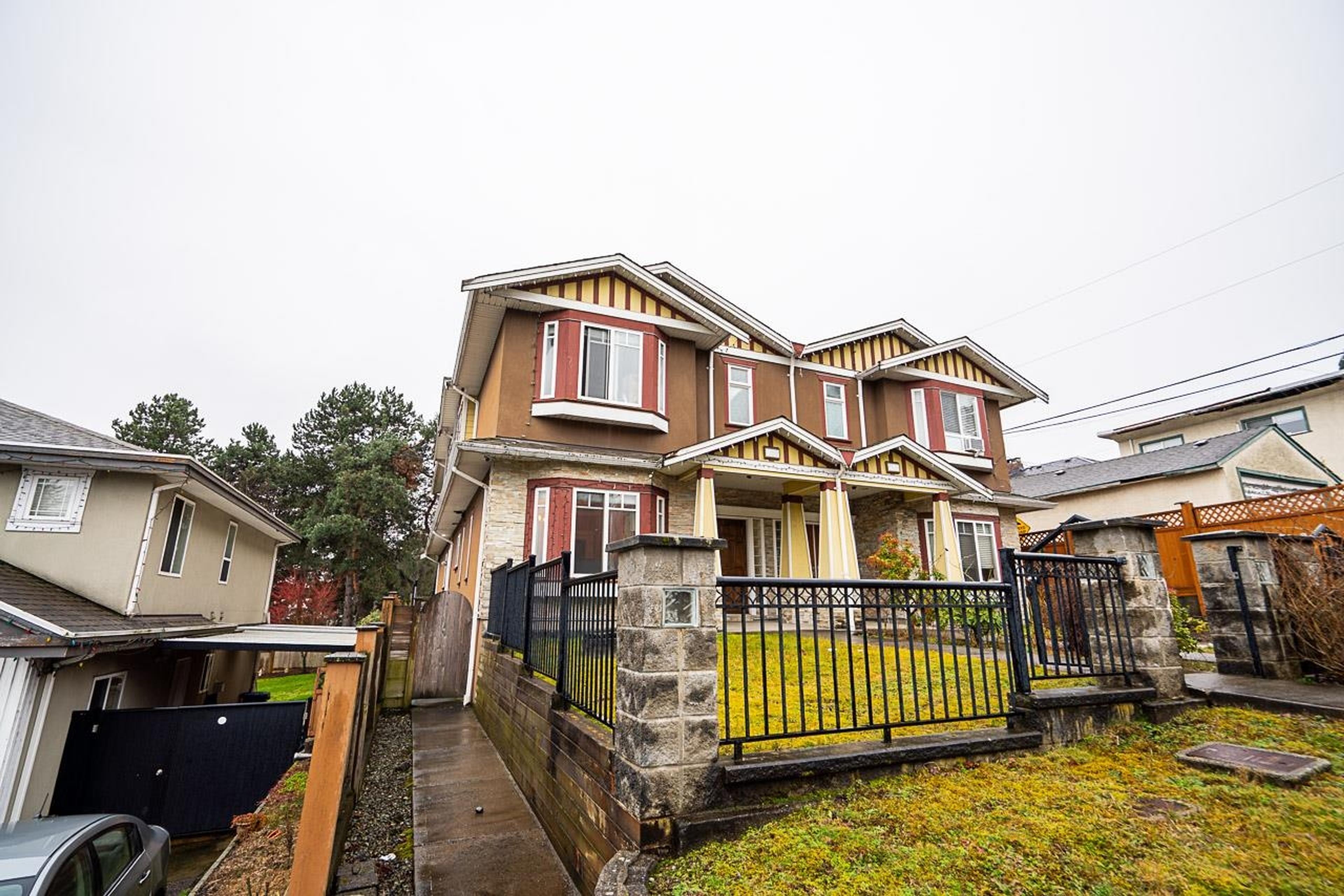 Sixteen Street, New Westminster - Exteriors - Photo 2