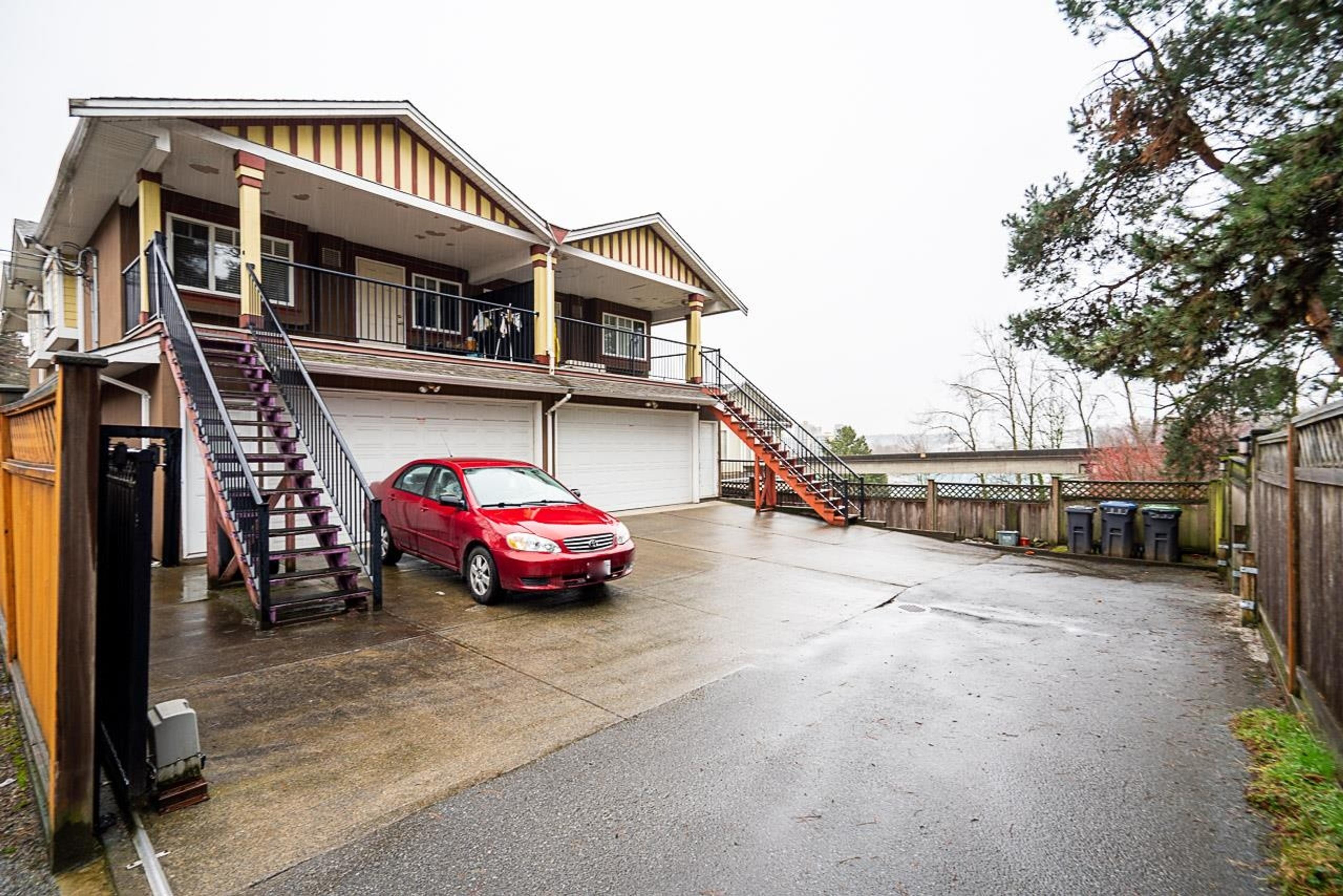 Sixteen Street, New Westminster - Exteriors - Full Complex View - Photo 3