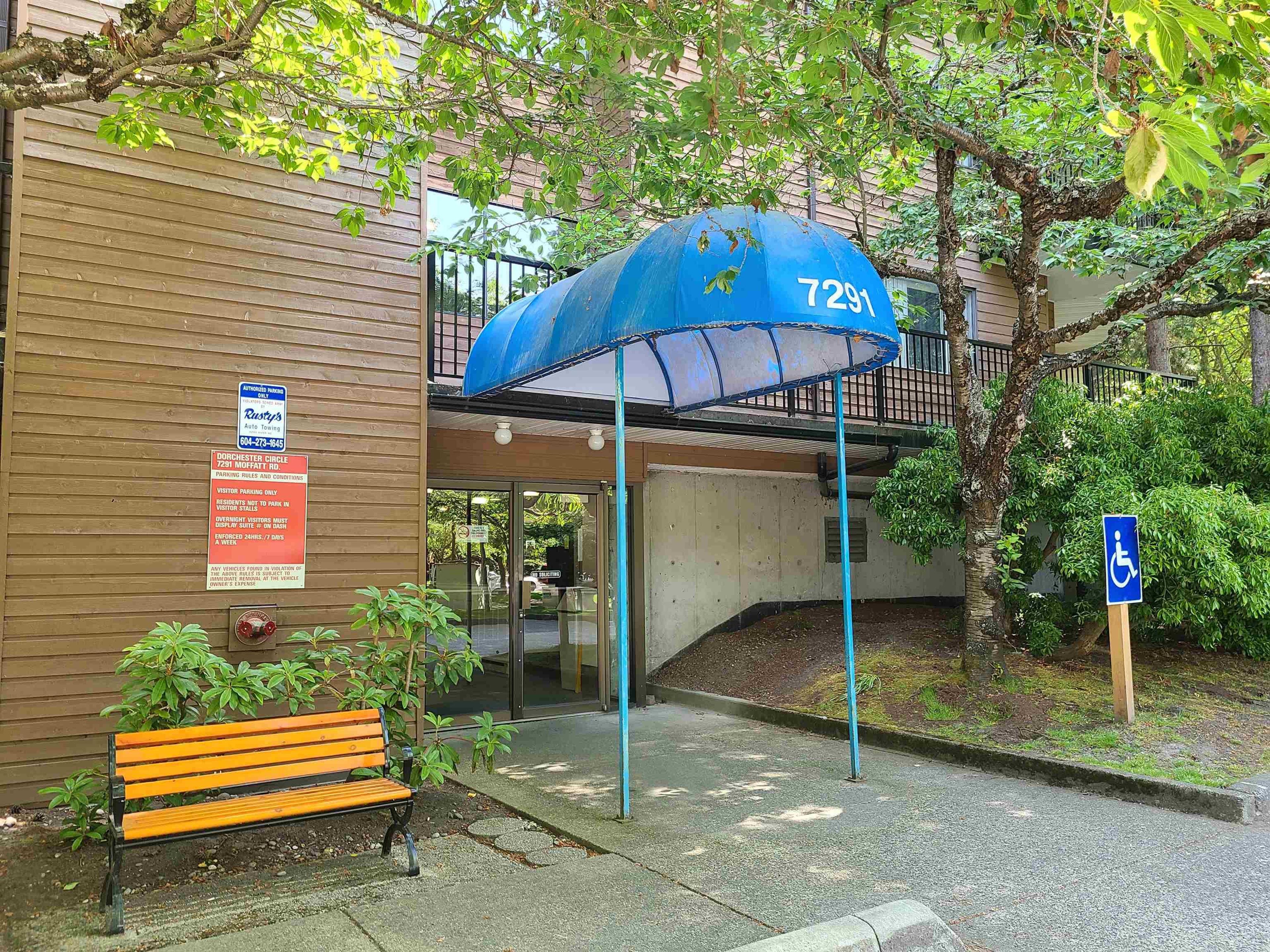 7291 Moffatt Road, Richmond - Exteriors - Photo 2