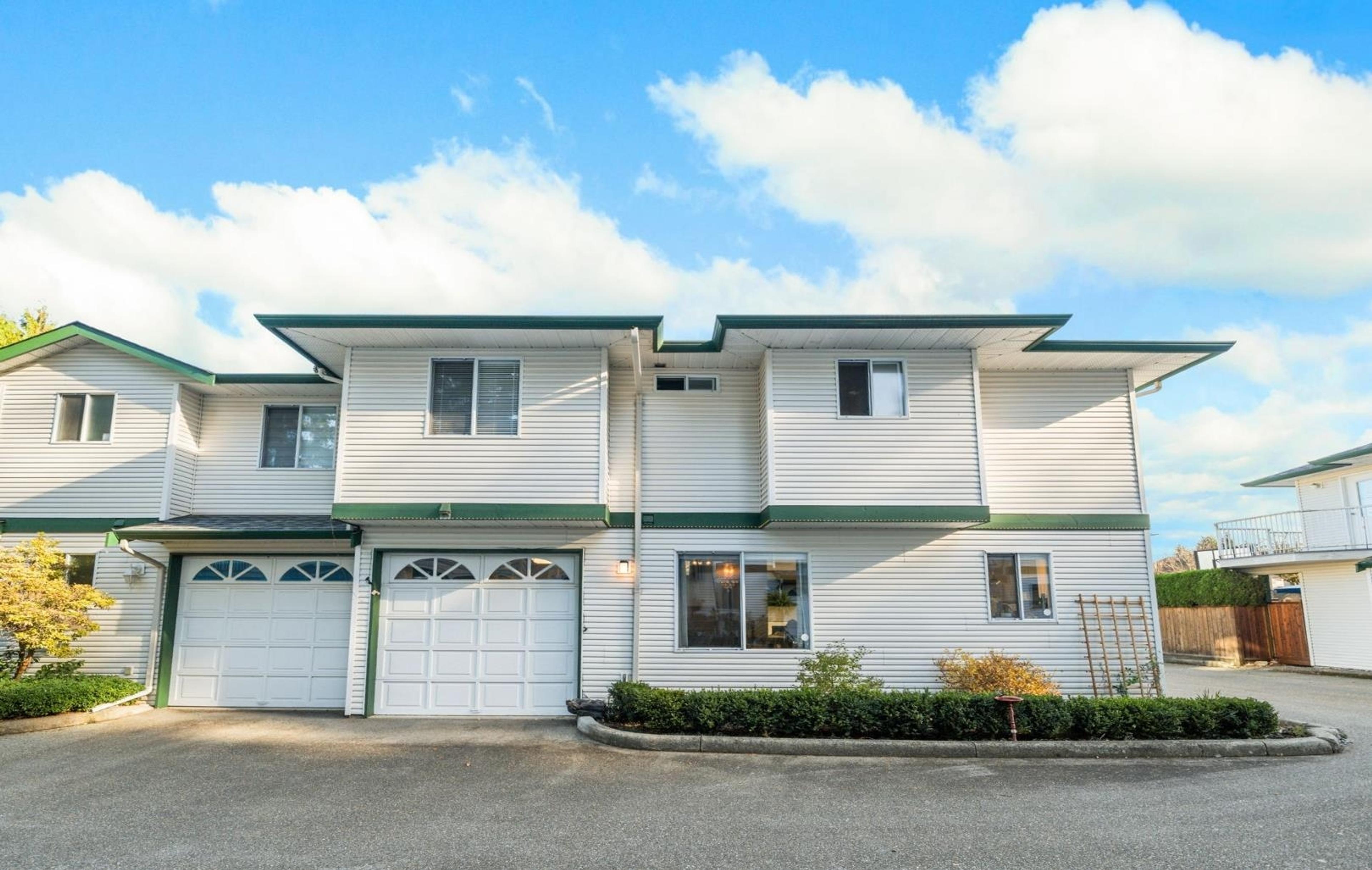 11875 210 Street, Maple Ridge - Exteriors - Full Complex View - Photo 1