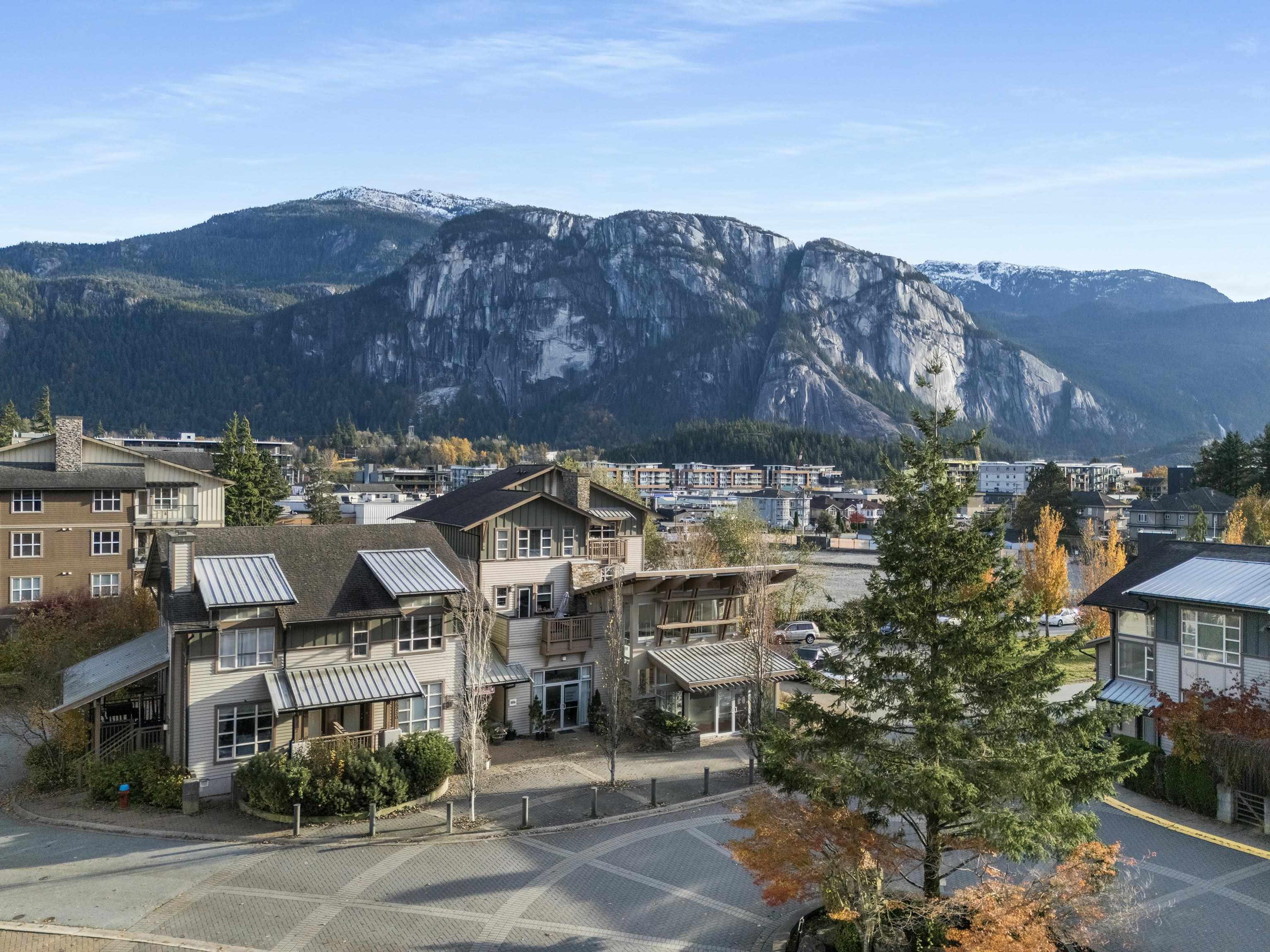 38230 Eaglewind Boulevard, Squamish - Exteriors - Full Complex View - Photo 3