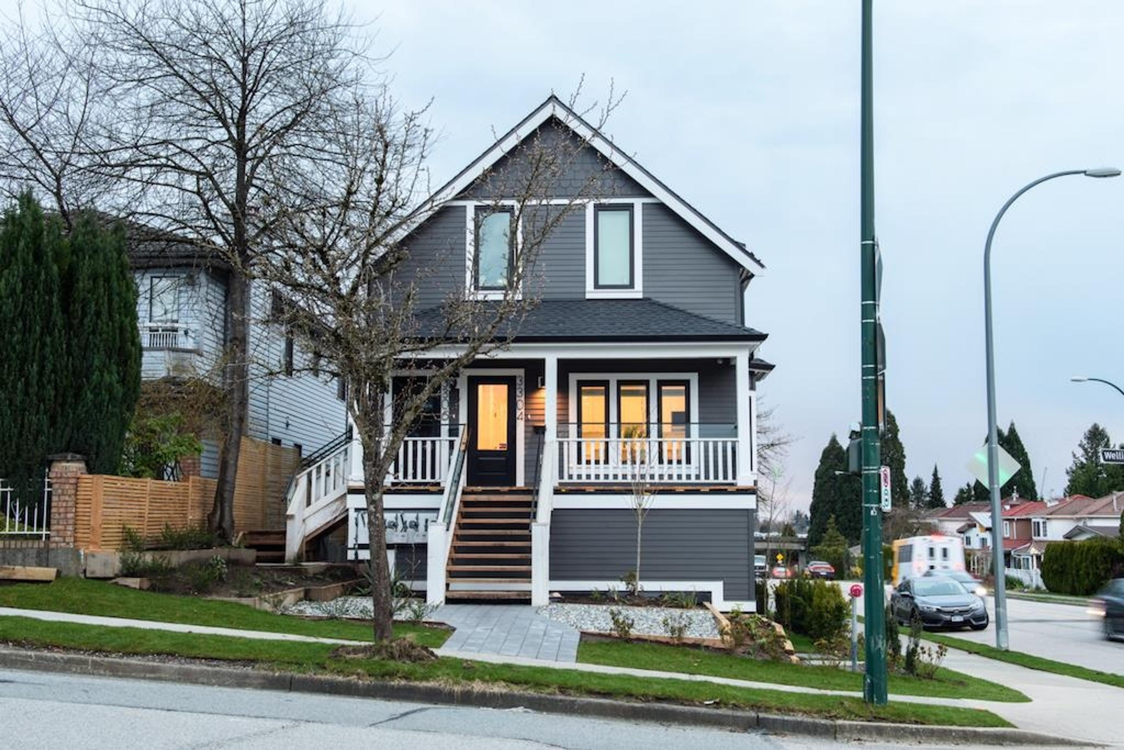 3304 Wellington Avenue, Vancouver - Exteriors - Photo 1