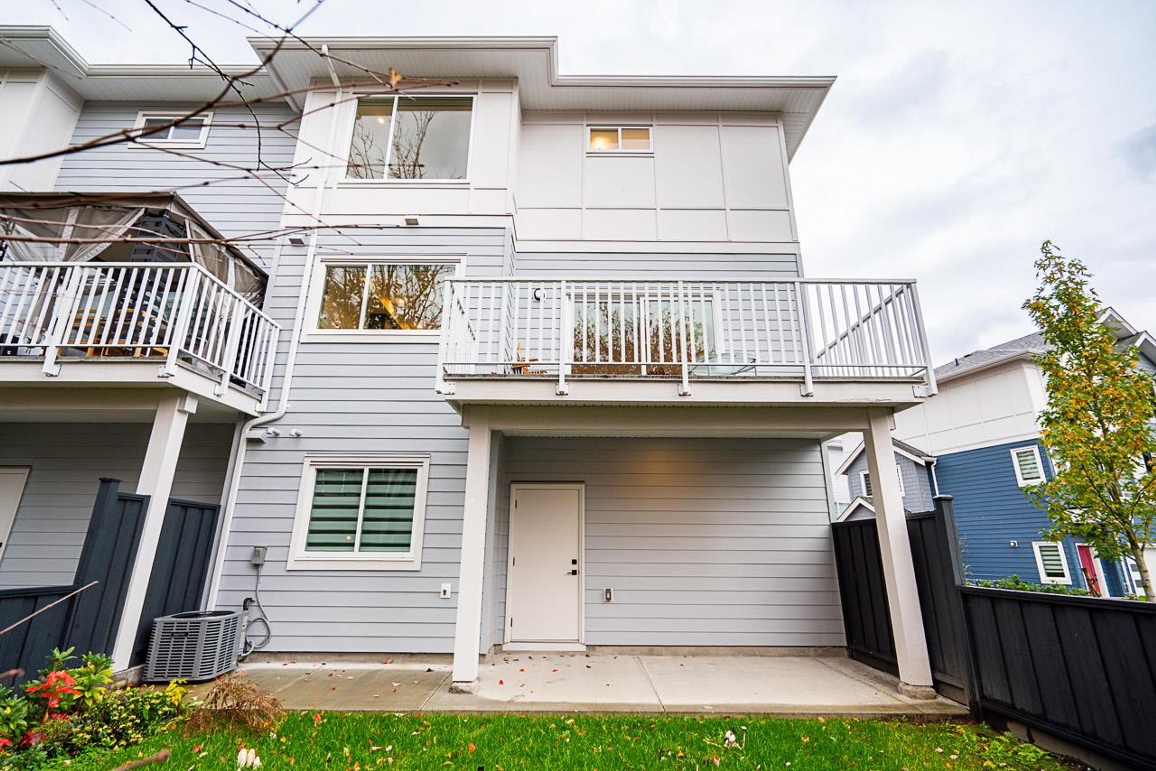 19330 Fairway Drive, Surrey - Exteriors - Photo 3