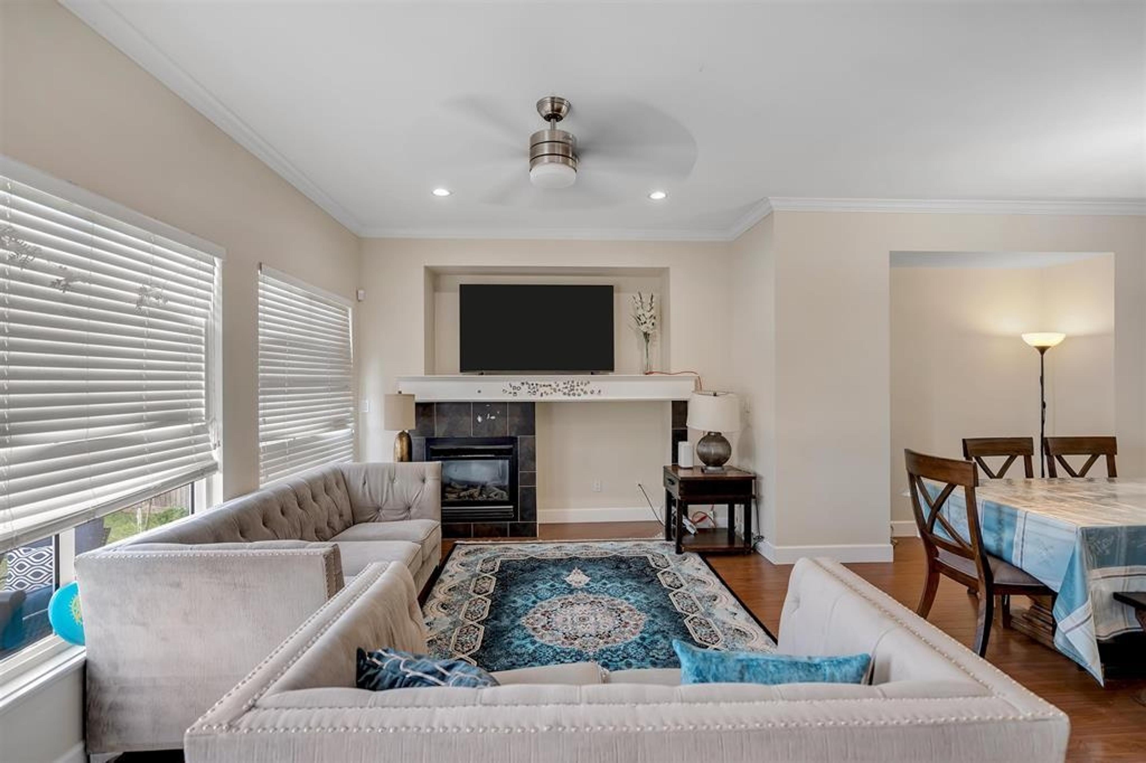 5942 165A STREET - Main Image