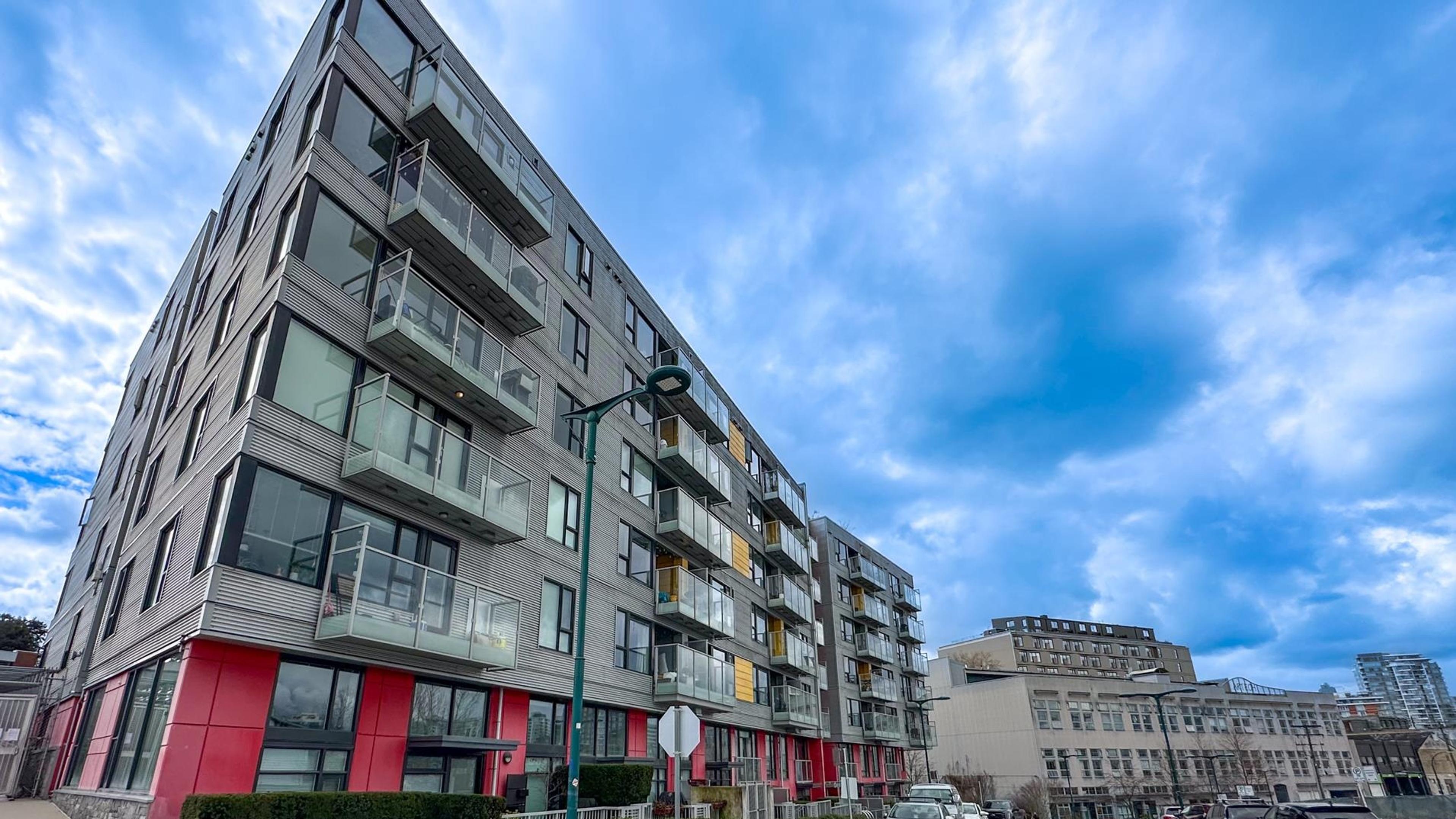 384 E 1st Avenue, Vancouver - Exteriors - Photo 1