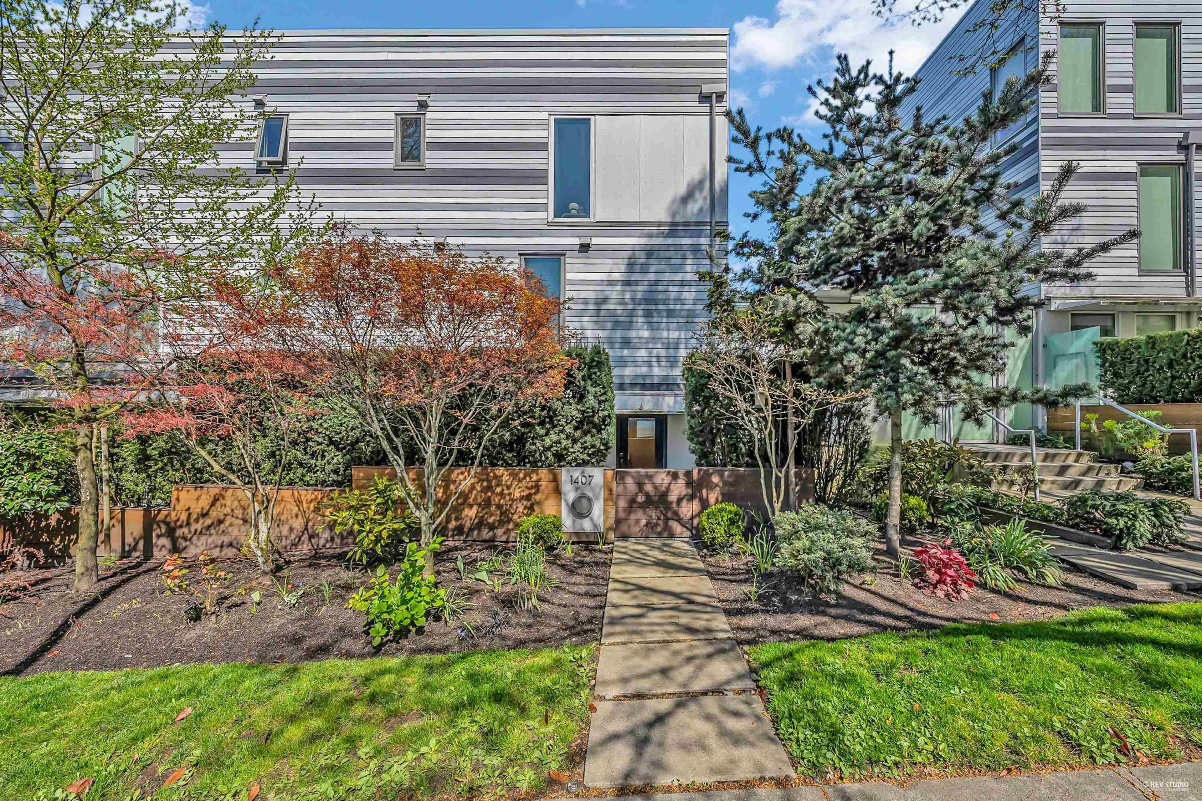 1407 E 1st Avenue, Vancouver - Exteriors - Photo 1