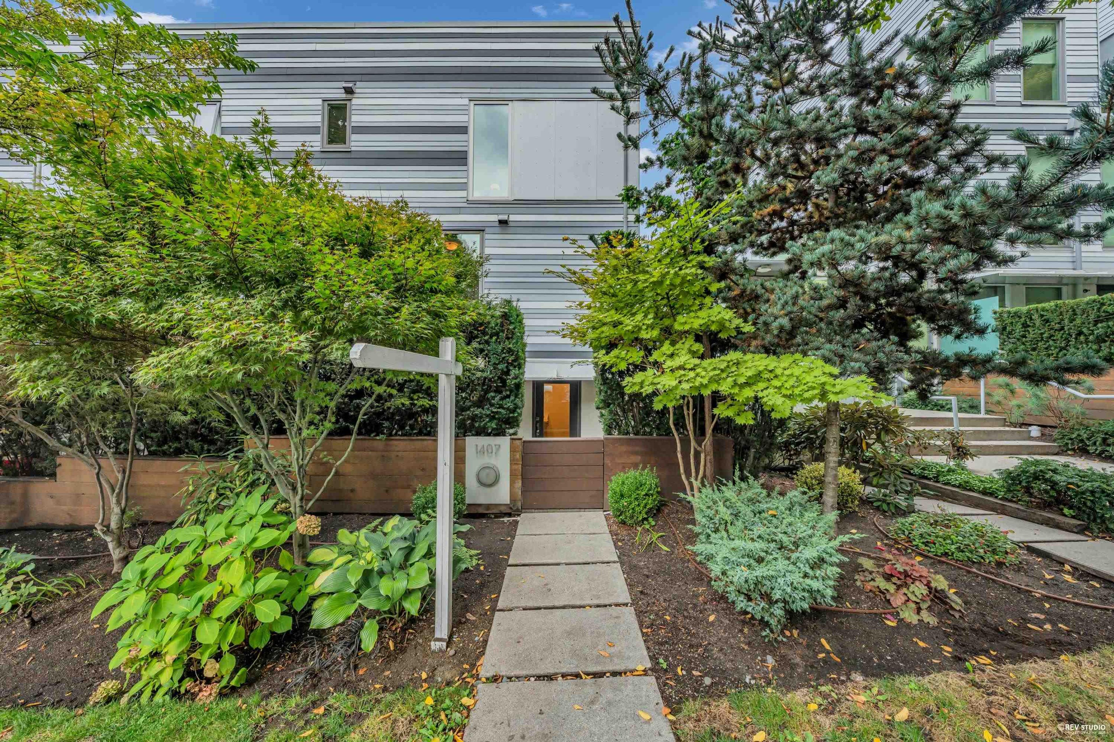 1407 E 1st Avenue, Vancouver - Exteriors - Photo 2