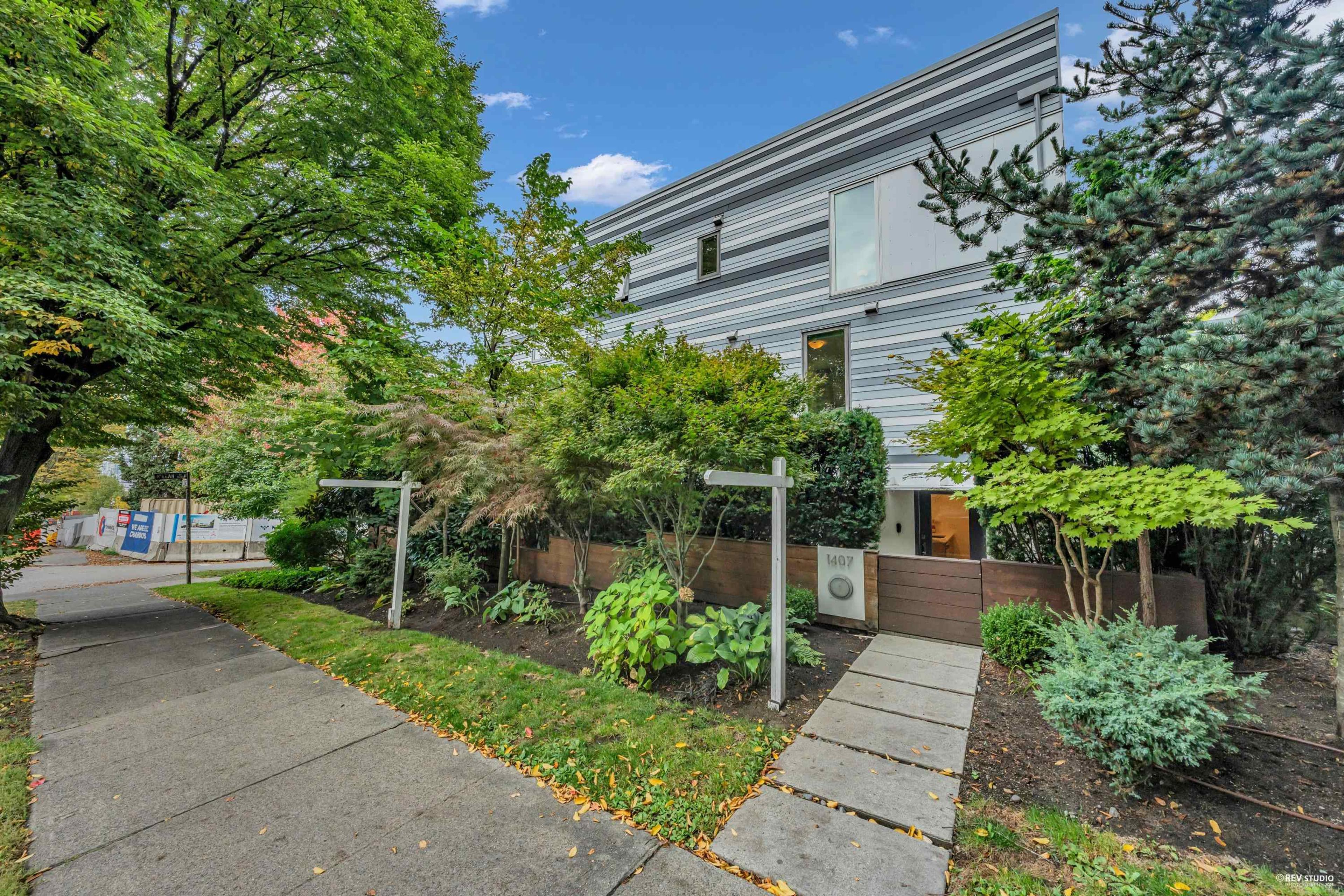 1407 E 1st Avenue, Vancouver - Exteriors - Photo 3