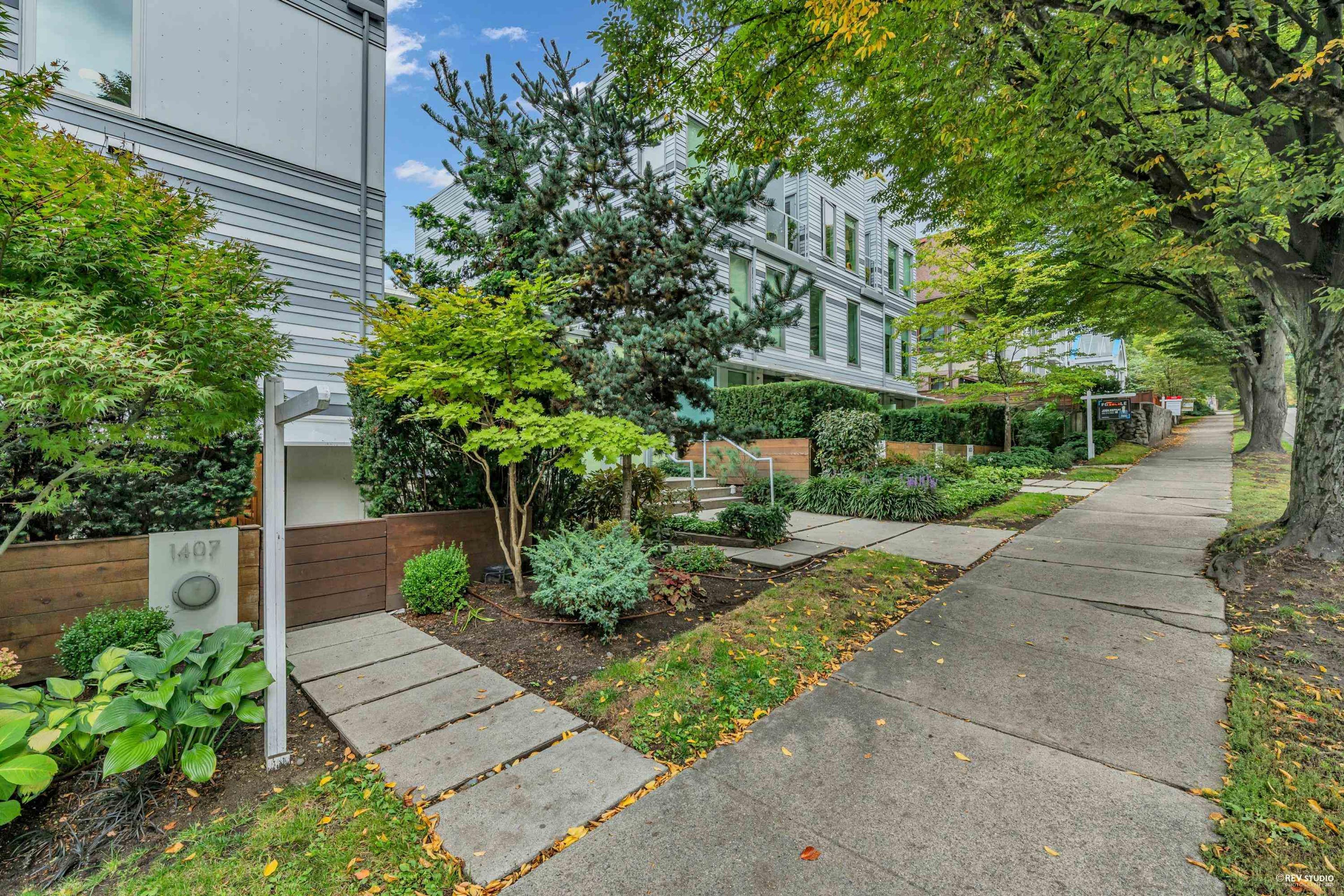 1407 E 1st Avenue, Vancouver - Exteriors - Full Complex View - Photo 4