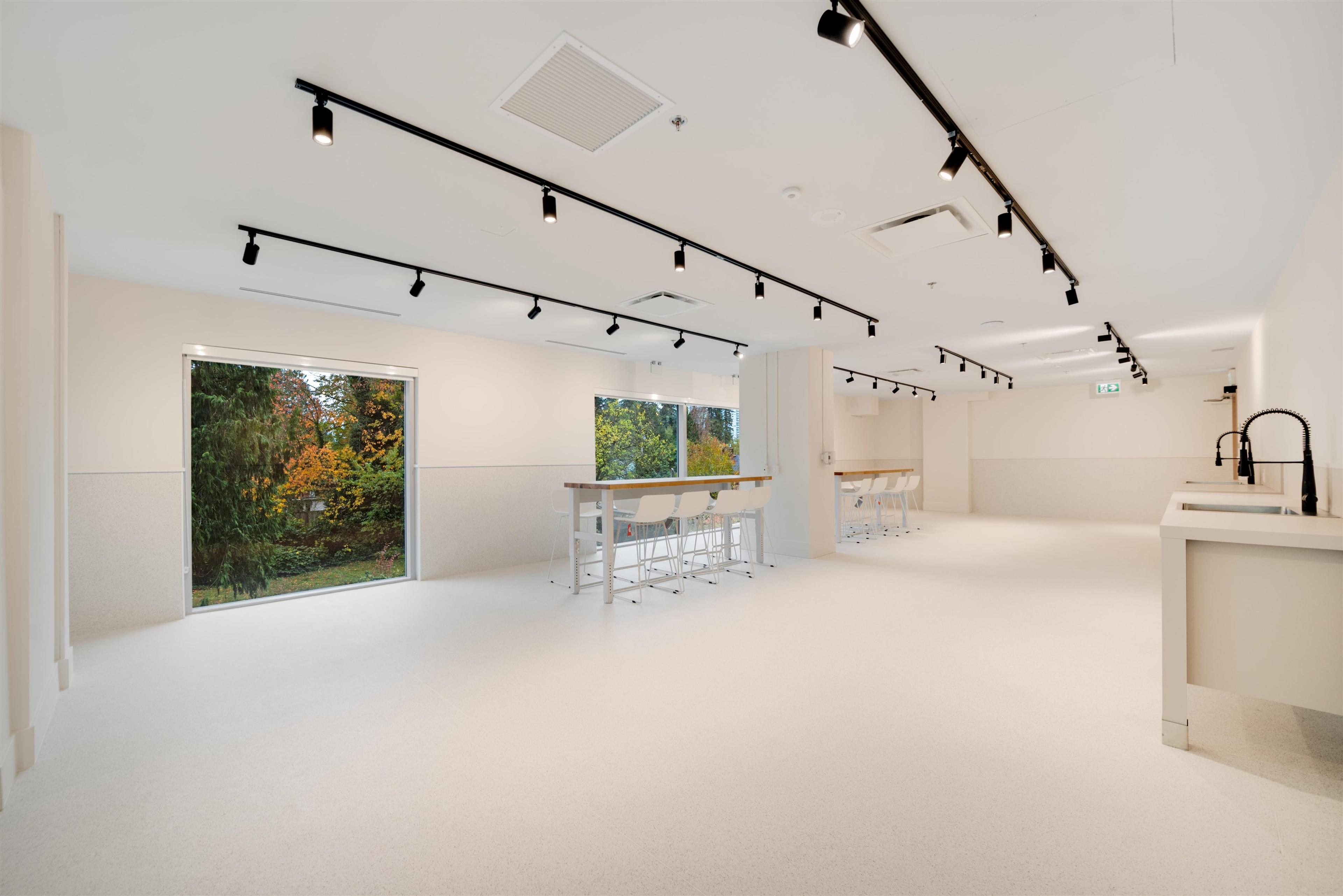 #808 13575 98A AVENUE - Image 2