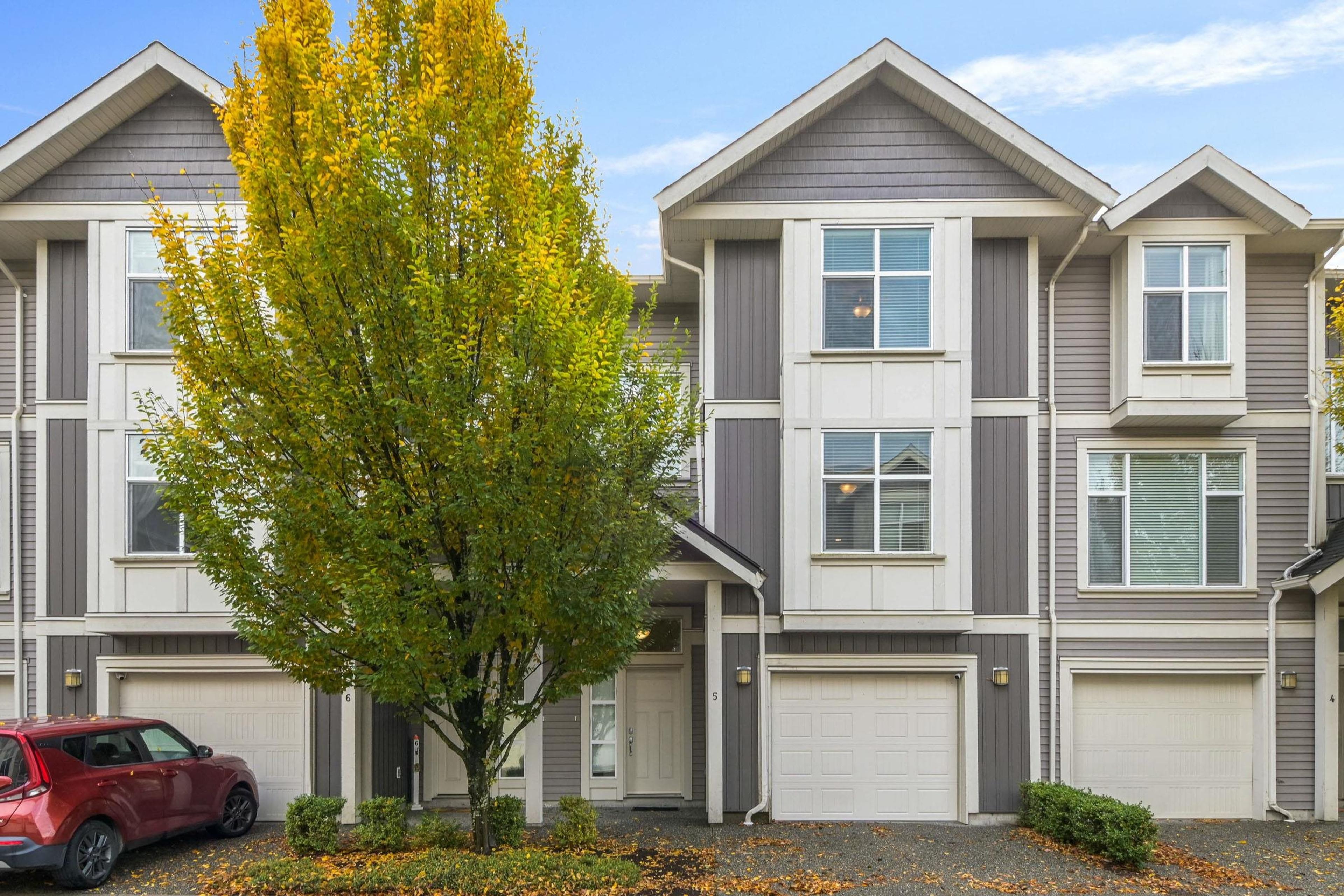 9270 Broadway Street, Chilliwack - Exteriors - Full Complex View - Photo 1