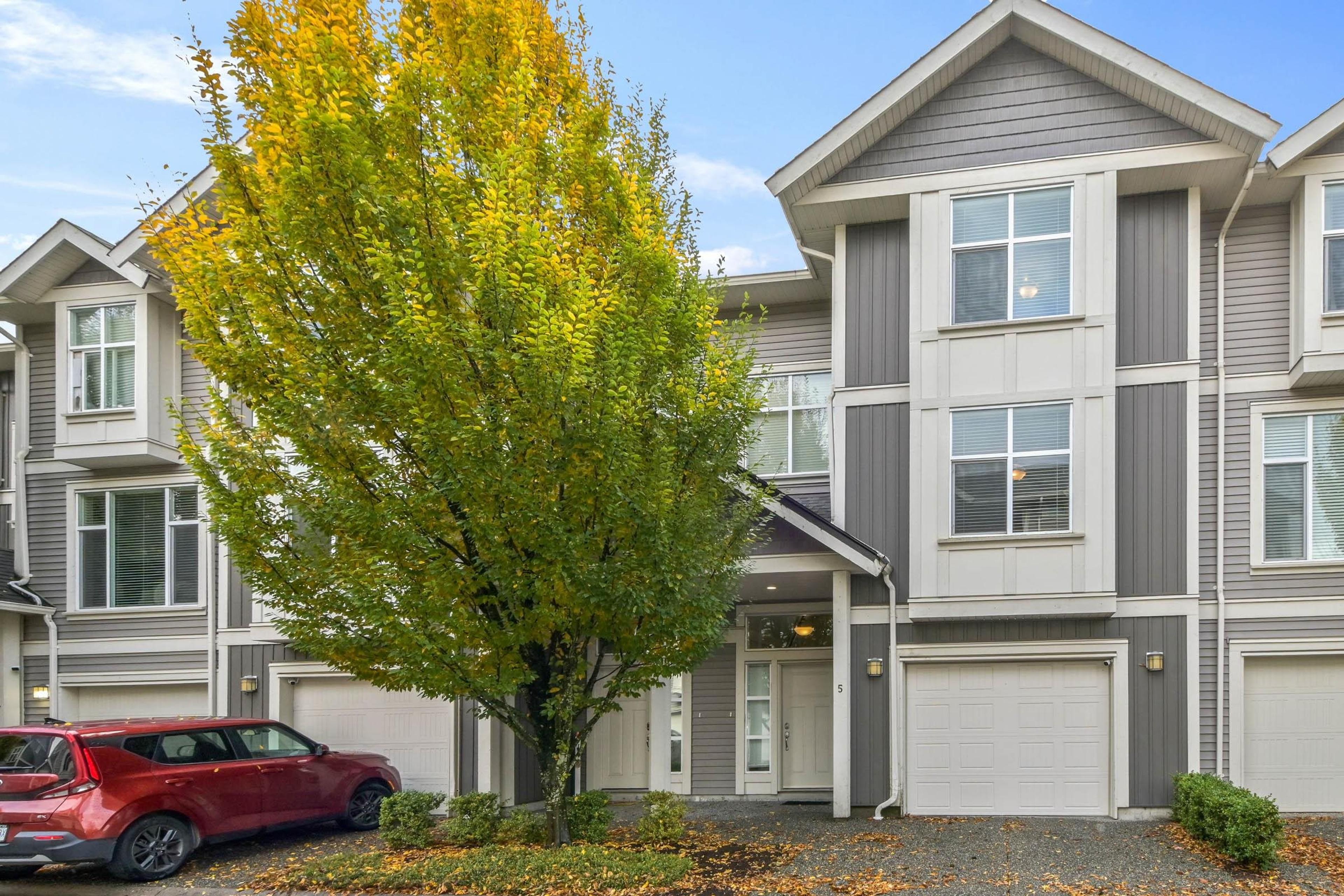 9270 Broadway Street, Chilliwack - Exteriors - Full Complex View - Photo 2