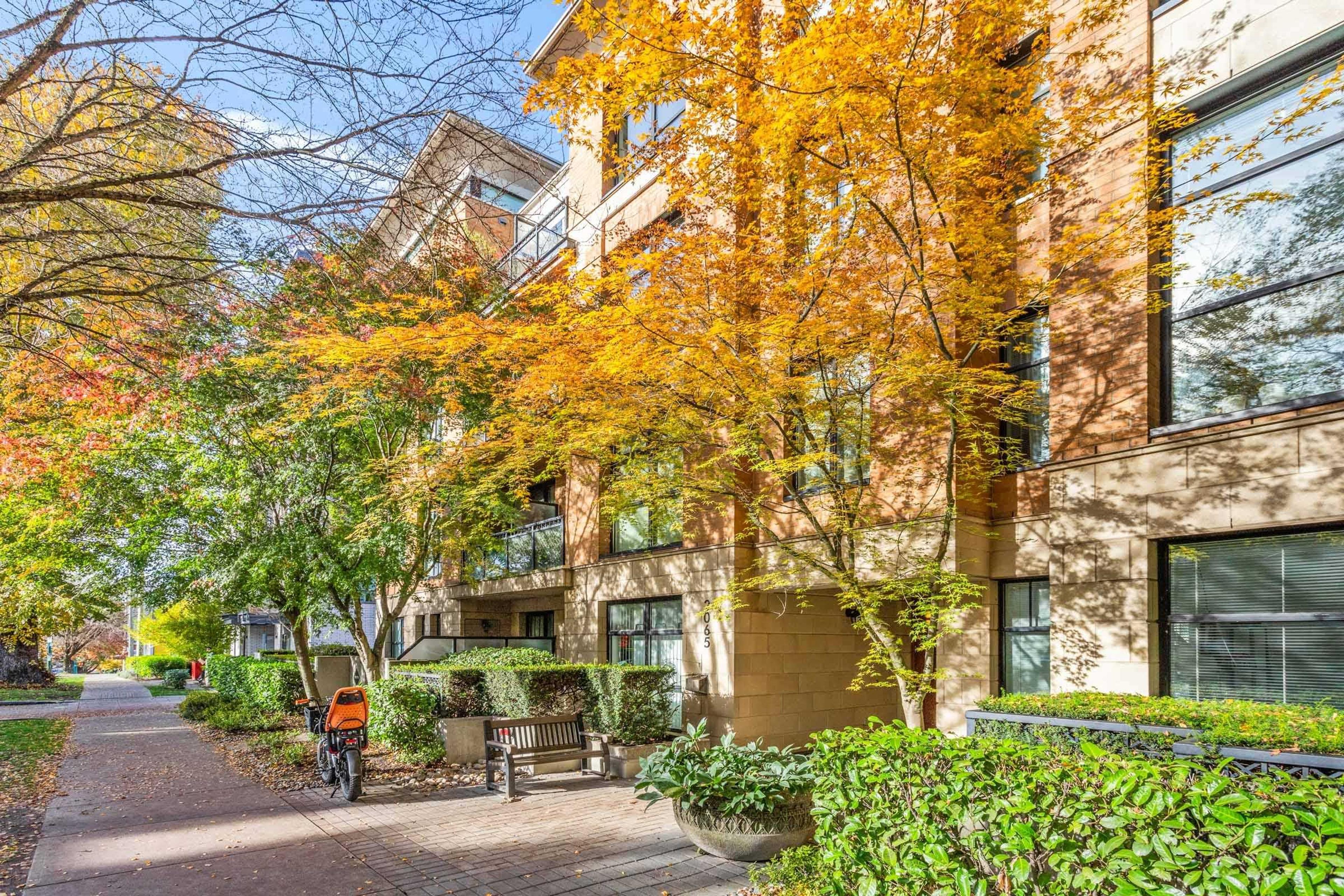 2065 W 12th Avenue, Vancouver - Exteriors - Photo 2