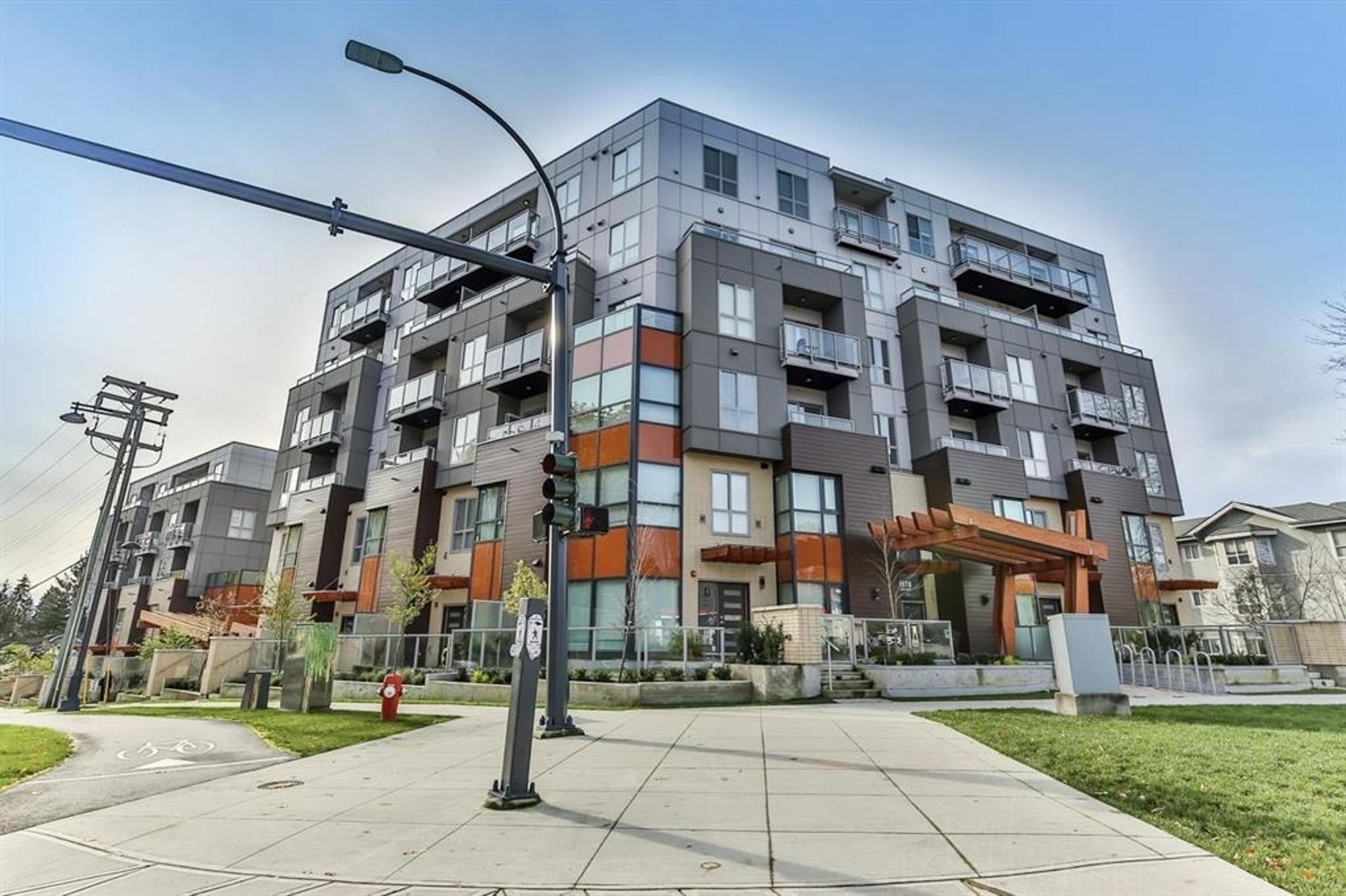 9689 140 Street, Surrey - Exteriors - Photo 2