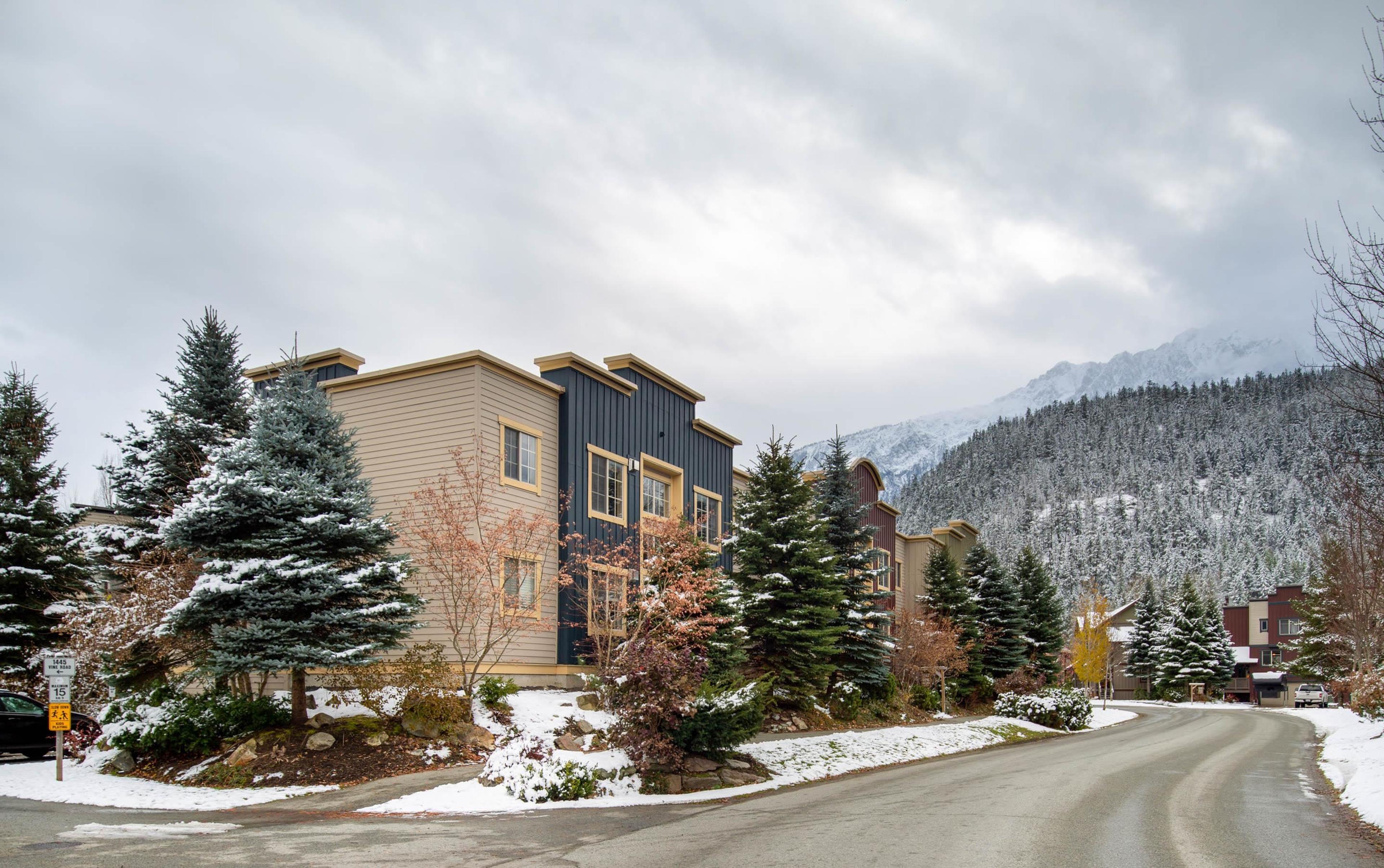 1449 Vine Road, Pemberton - Exteriors - Full Complex View - Photo 3