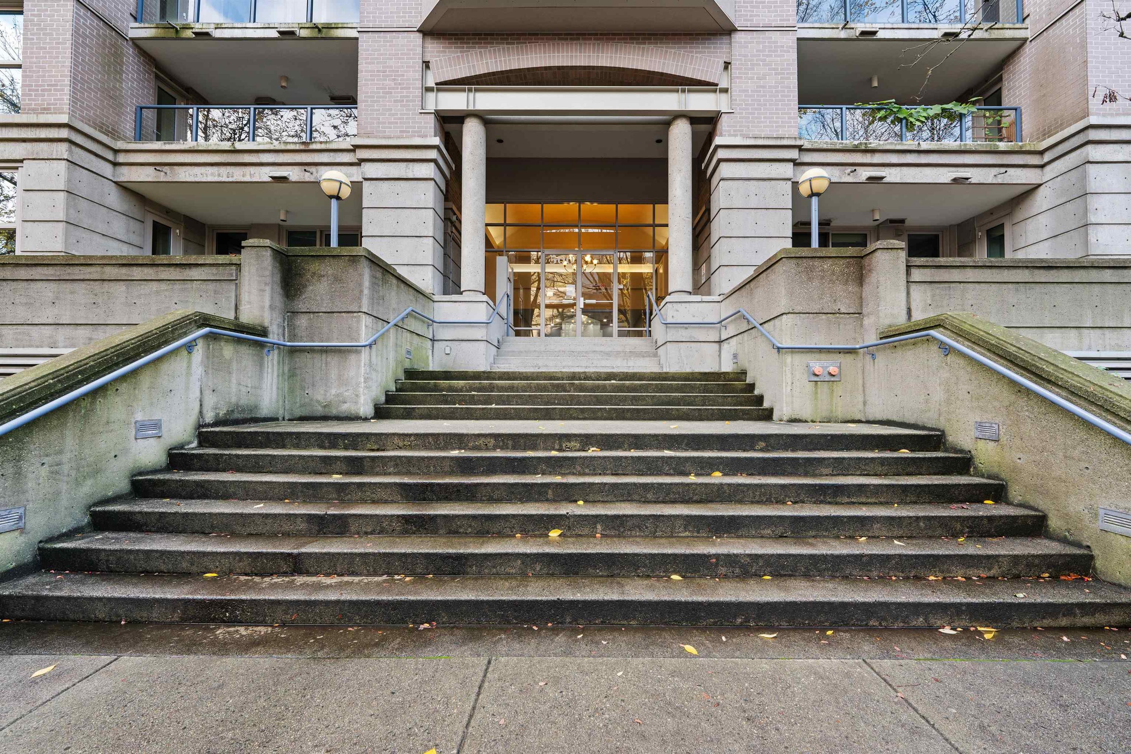 500 W 10th Avenue, Vancouver - Exteriors - Photo 1