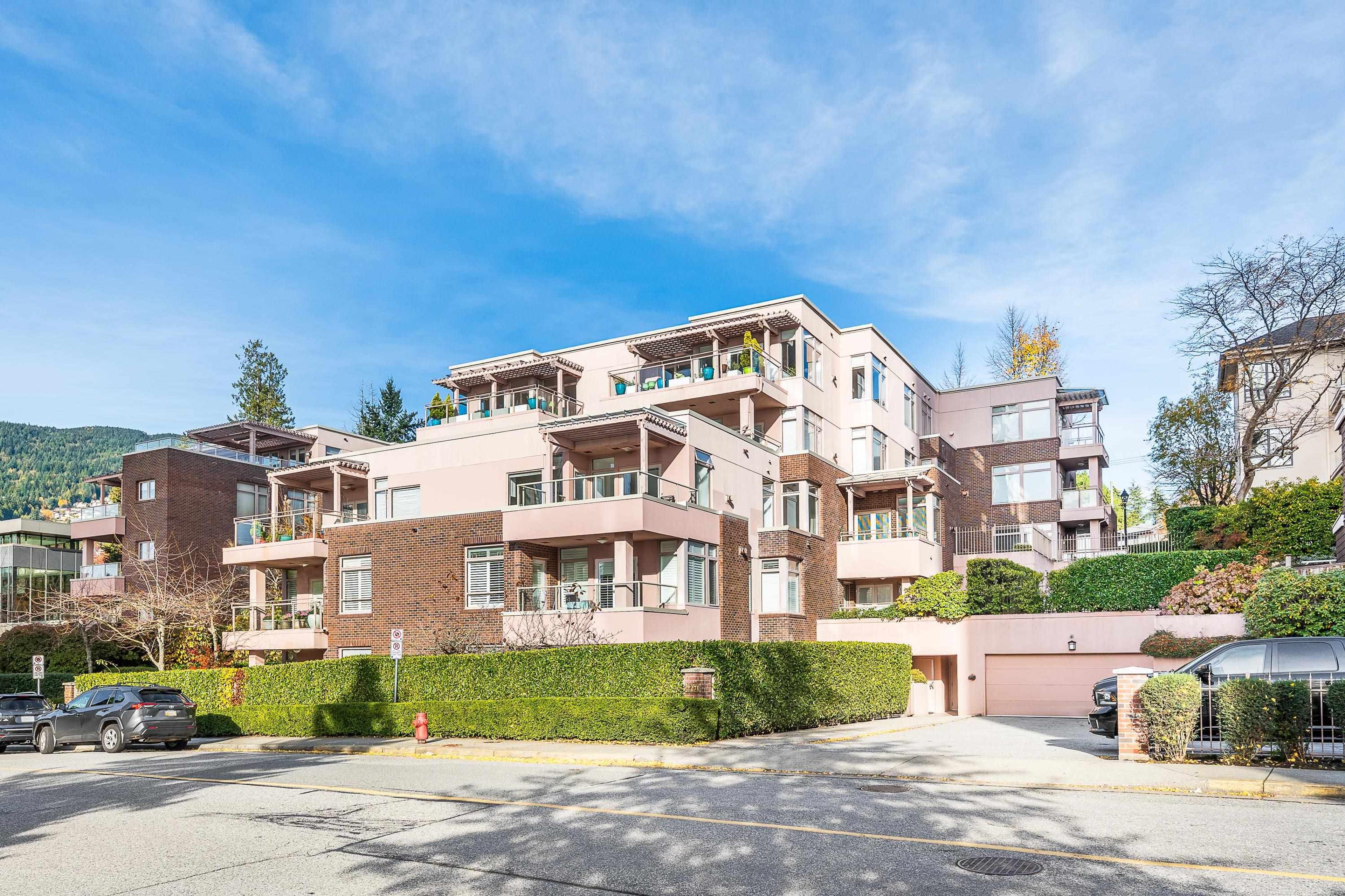 2271 Bellevue Avenue, West Vancouver - Exteriors - Full Complex View - Photo 2