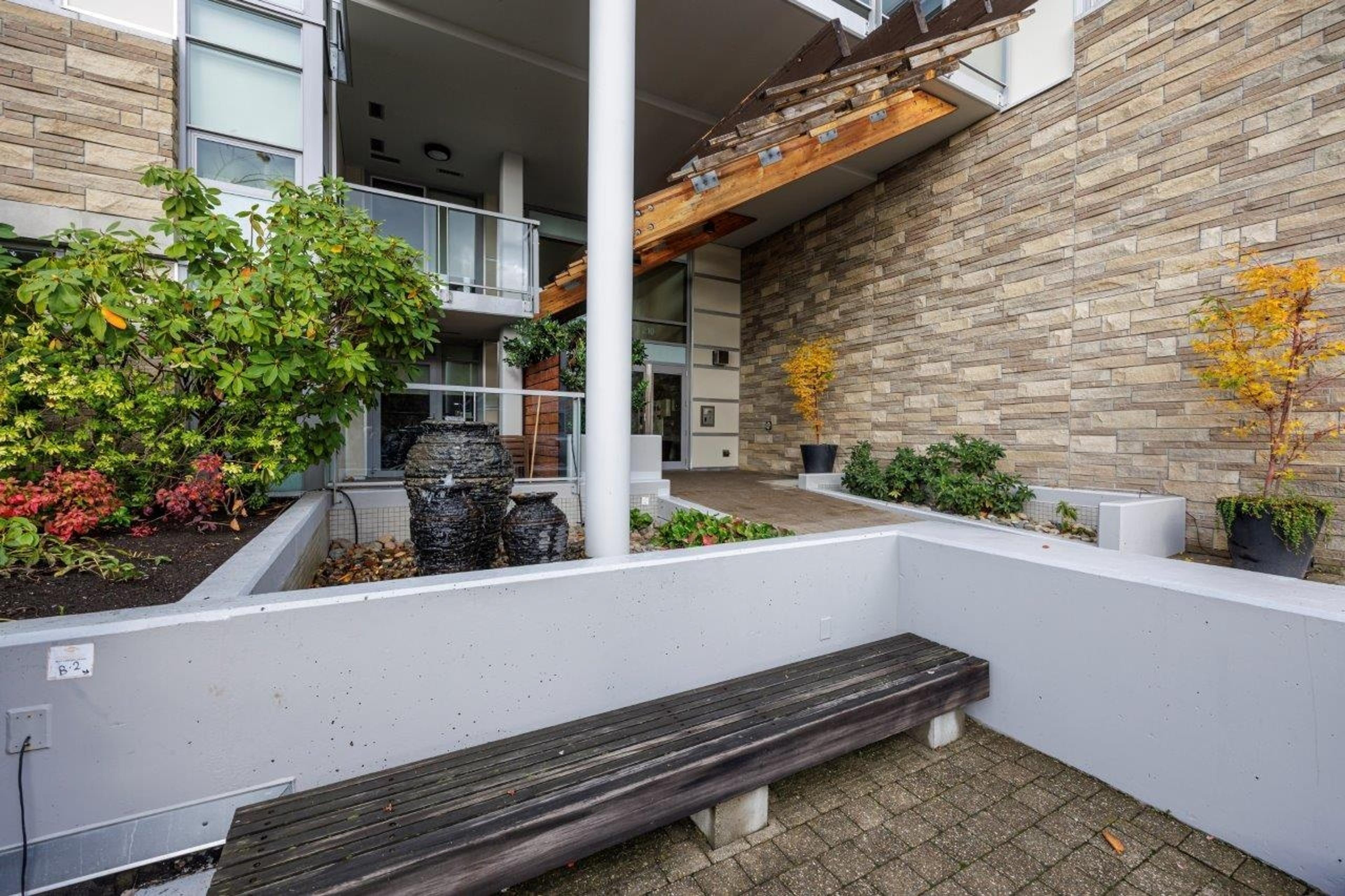 210 W 13th Street, North Vancouver - Exteriors - Photo 3