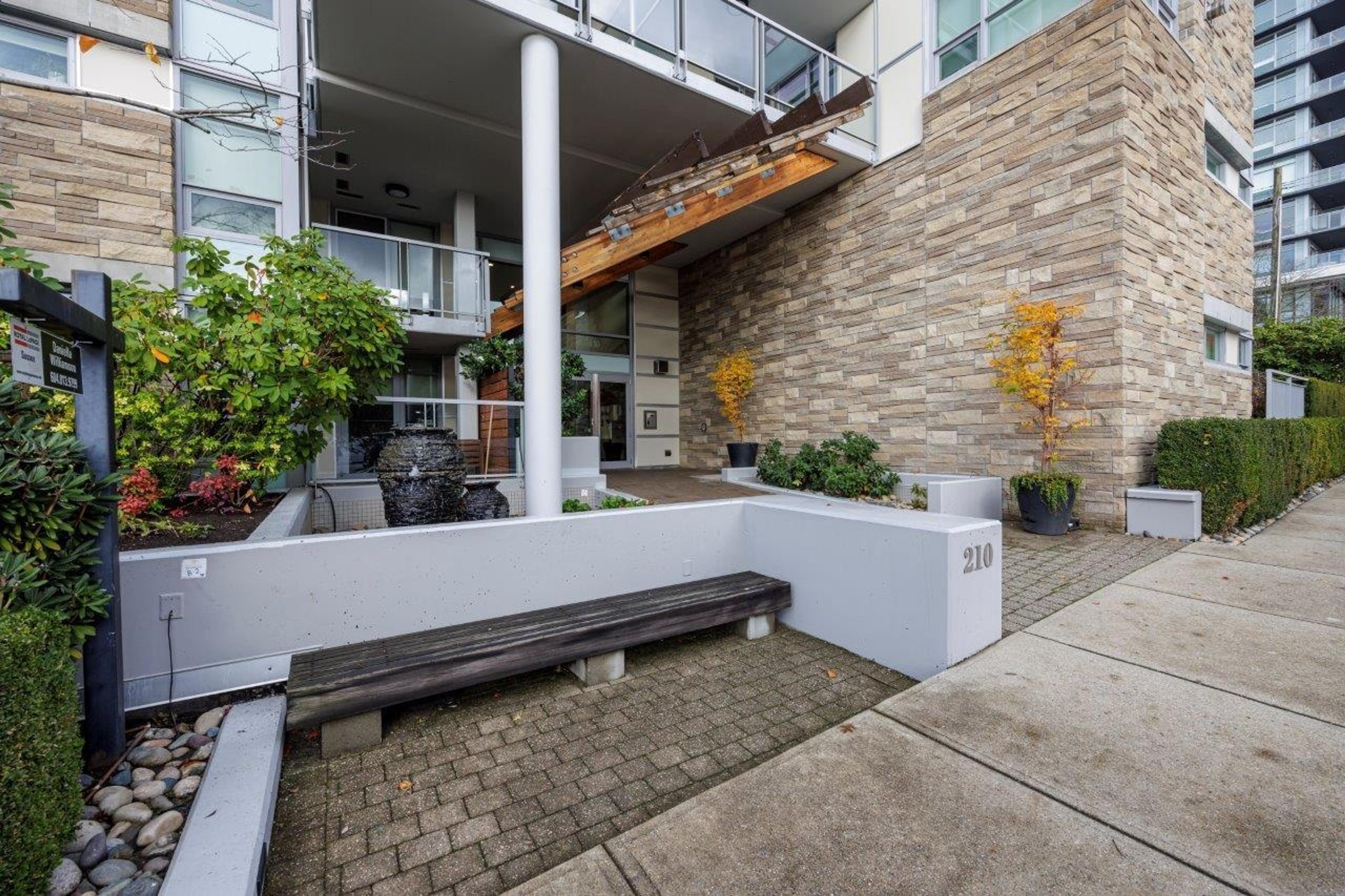 210 W 13th Street, North Vancouver - Exteriors - Photo 4