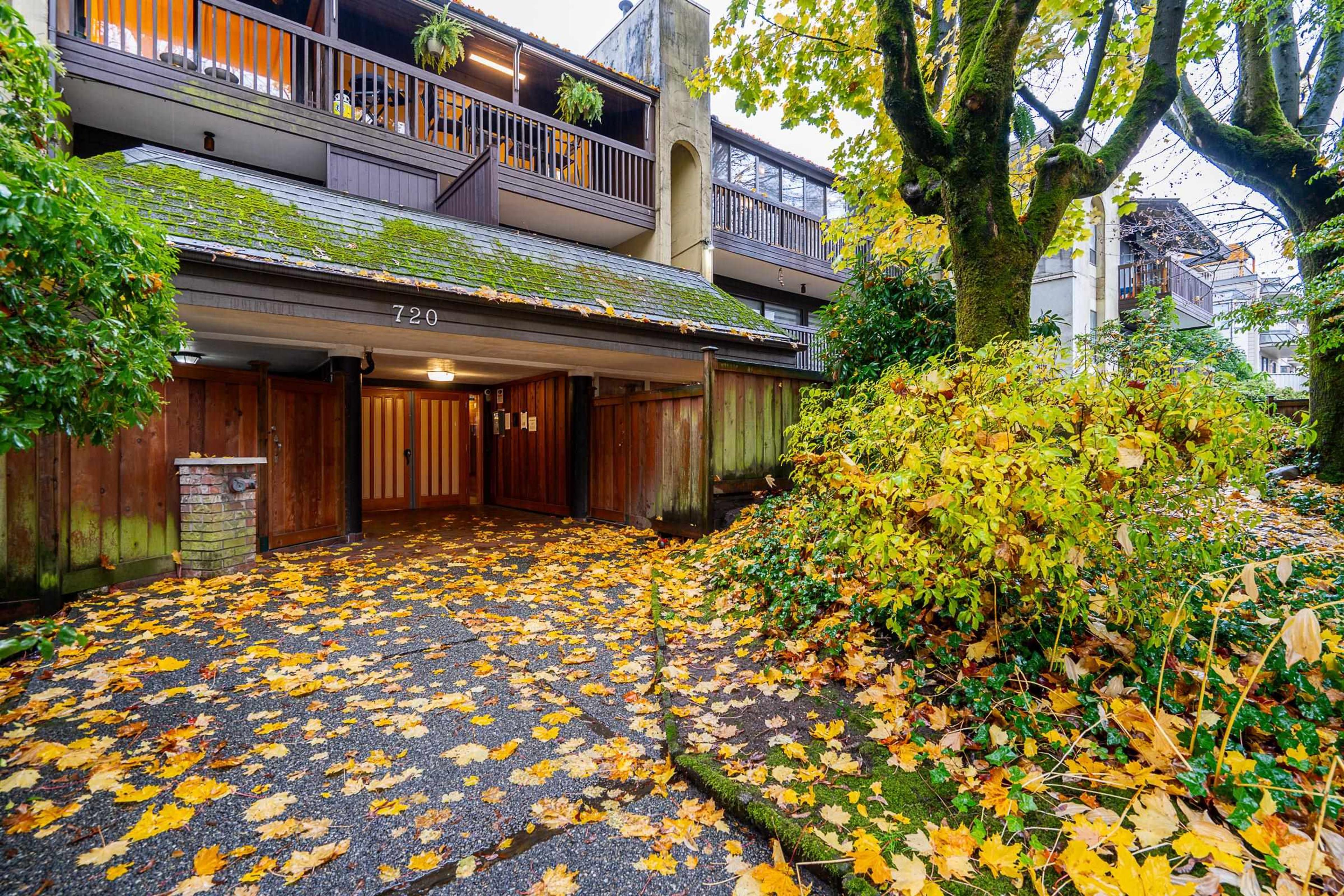 720 Eighth Avenue, New Westminster - Exteriors - Photo 1