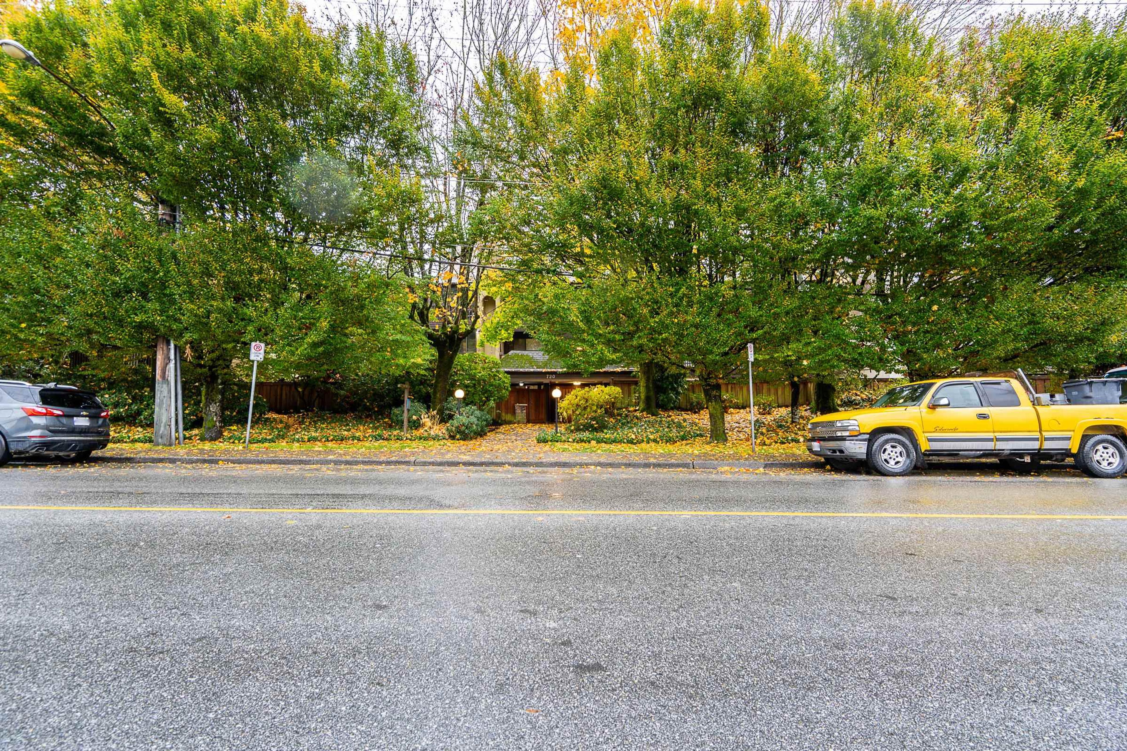 720 Eighth Avenue, New Westminster - Exteriors - Photo 2